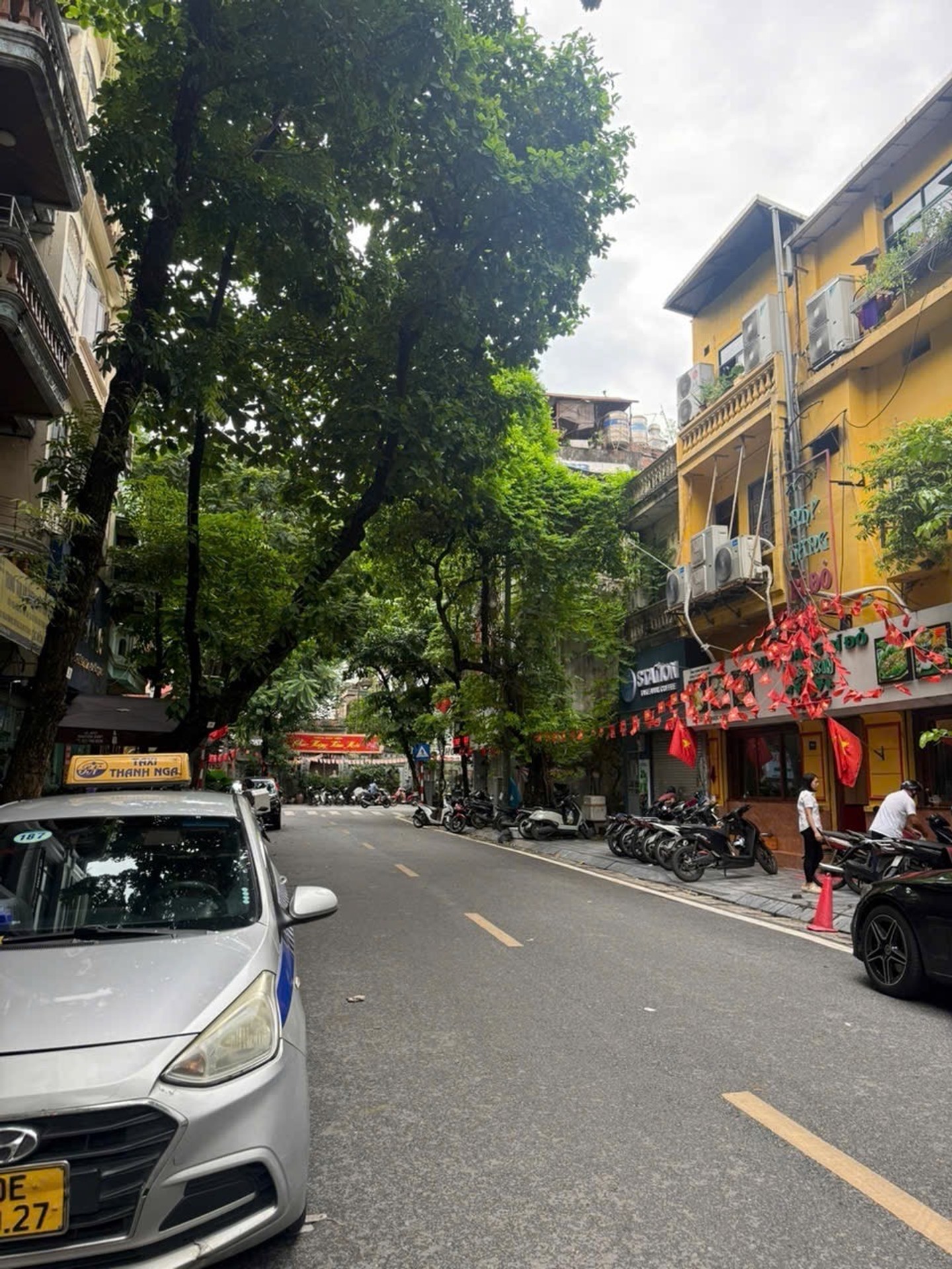 Nhà Phố Cổ Thanh Lịch, Gần Hồ Gươm, Sang Trọng và Tiện Nghi