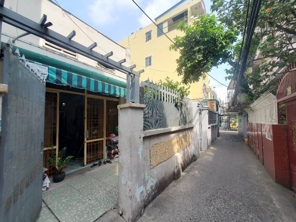 Nhà 80m2, vuông vức, 2 mặt hẻm, gần đường Phan Văn Hân, giáp Q1. DT lớn tiềm năng tăng giá cao