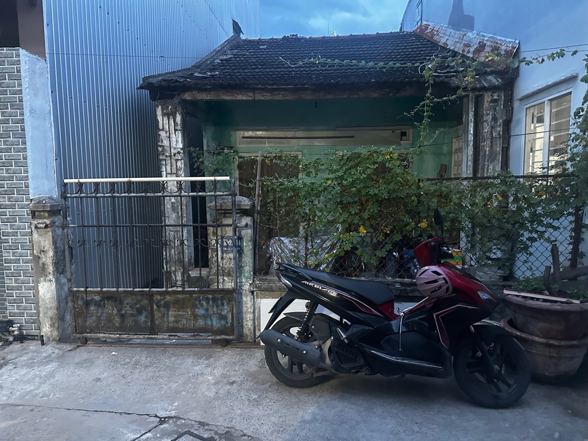 Bán đất tặng nhà K92 Trần Văn Dư, cách biển Mỹ Khê tầm 200 m