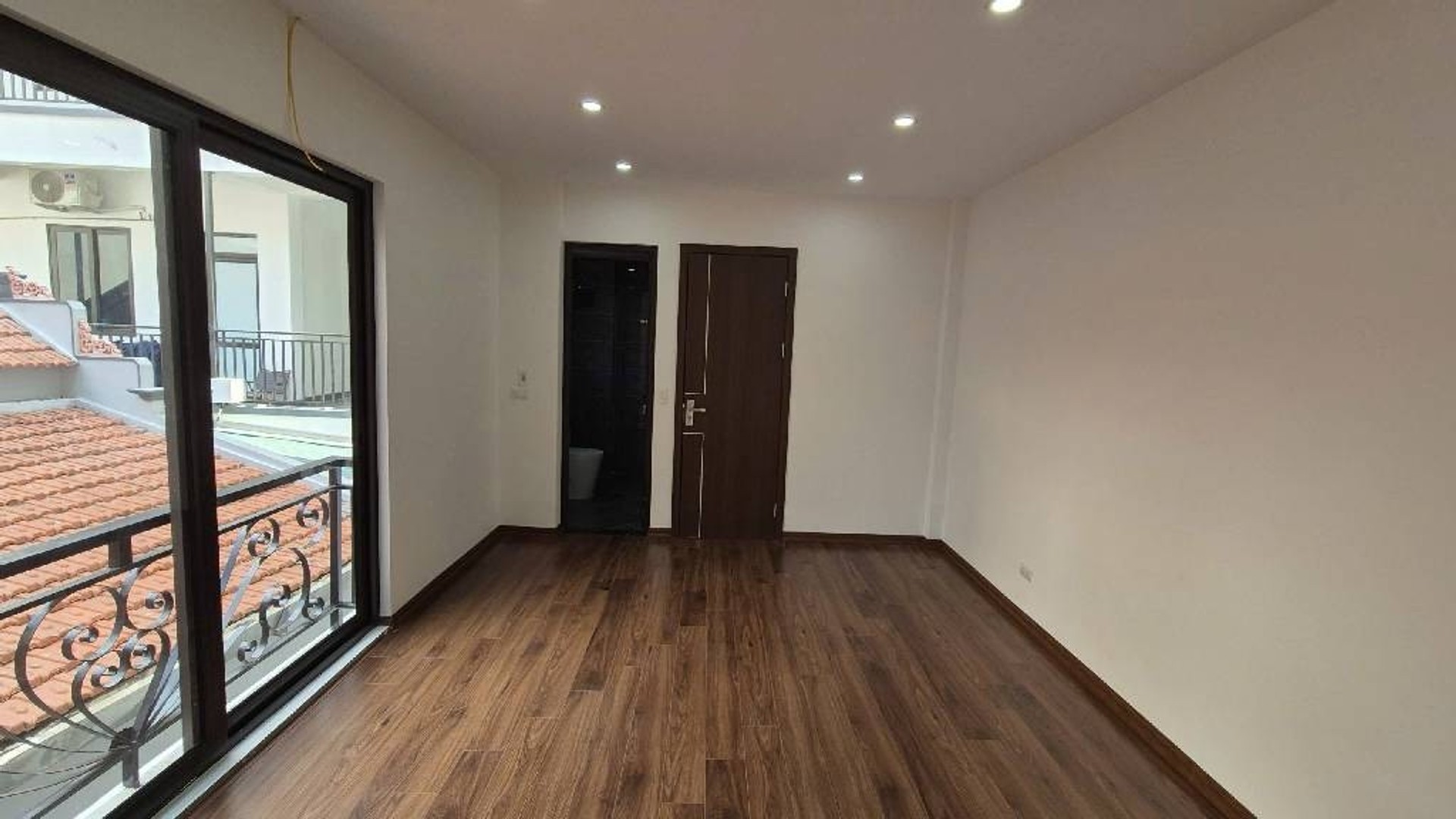 Nhà 5 tầng thiết kế hiện đại, Bùi Xương Trạch, diện tích 30m², 8.3 tỷ