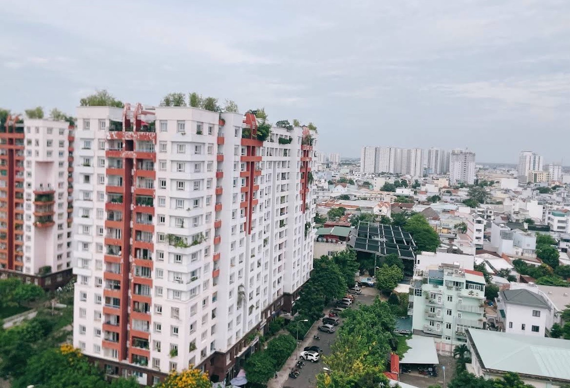 Penthouse sang trọng view toàn thành phố, sân vườn trên cao rộng rãi