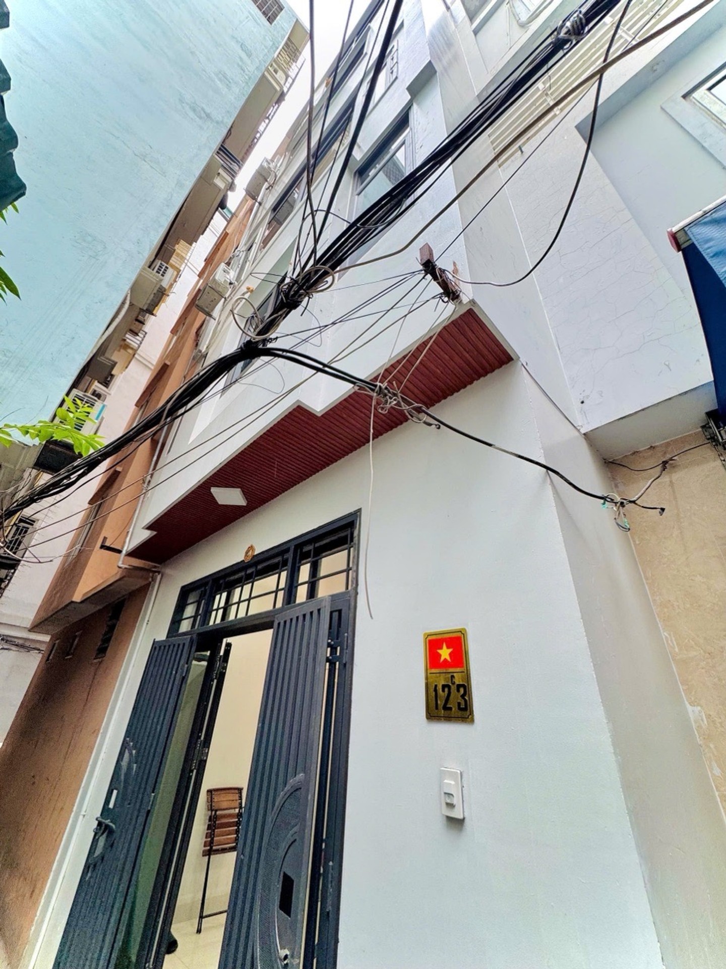 Nhà 5 tầng thang máy, mặt tiền rộng, thu nhập 20 triệu/tháng
