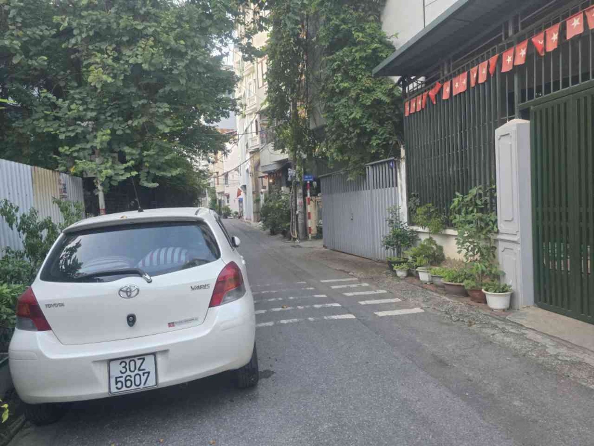 Bán gấp nhà 4 tầng 52m2 tại Tư Đình. Gần ô tô, tiện ích quanh nhà