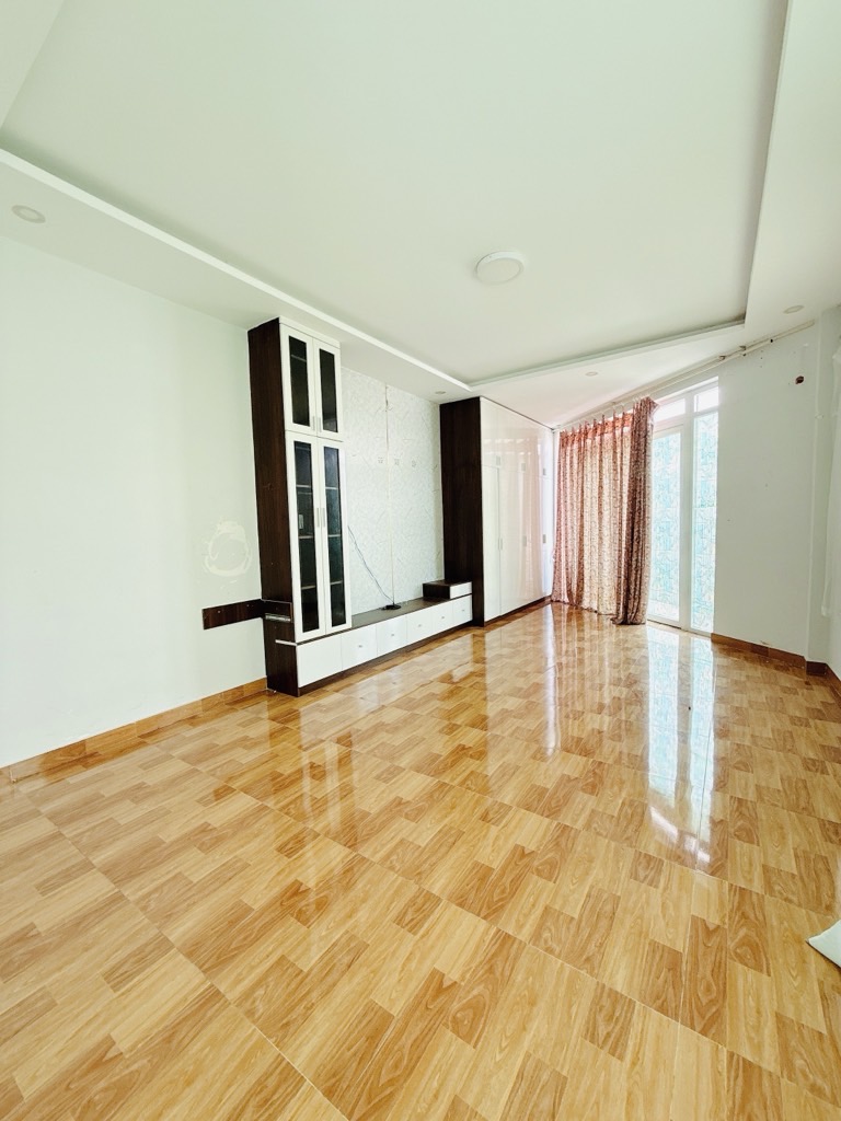 Bán nhà mặt phố 60m2, 5 tầng, mặt tiền kinh doanh rộng tại quận trung tâm