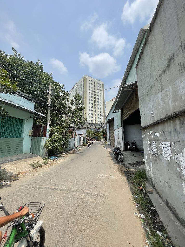 Bán Đất có nhà cấp 4, ngang 9m, hxh né