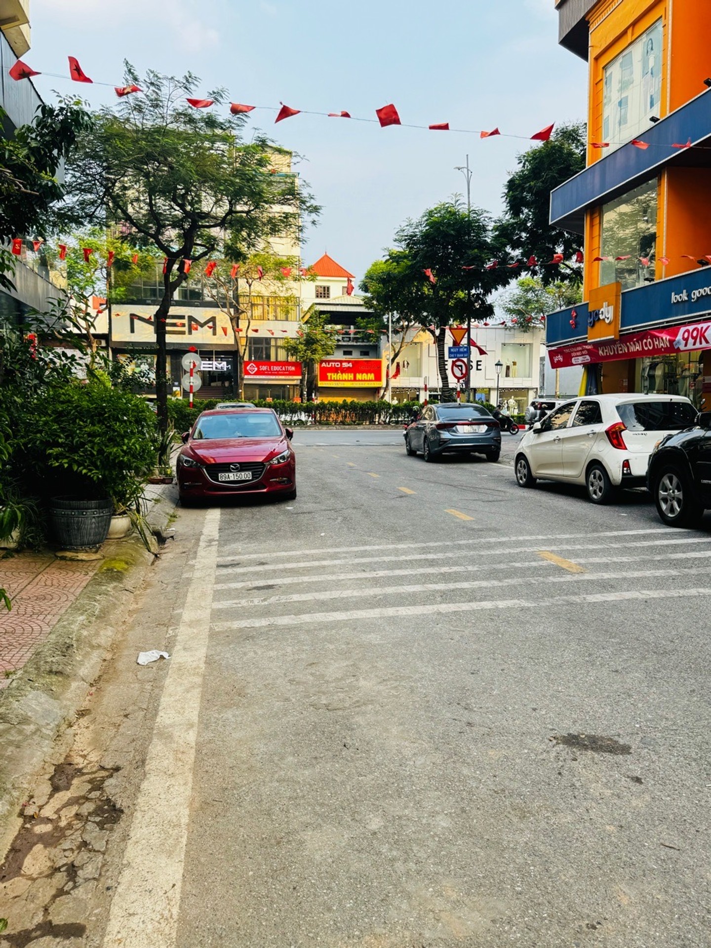 Nhà phân lô ô tô tránh, 5 tầng tiện nghi ngay trung tâm
