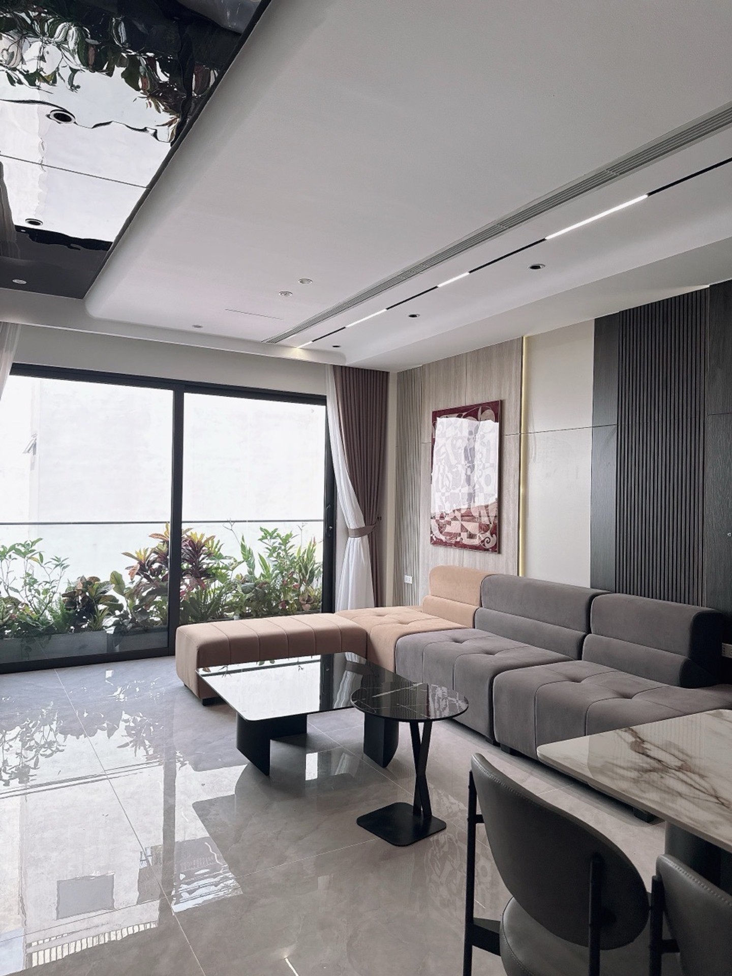 Nhà mới 7 tầng mặt ngõ Nguyễn Văn Cừ, Long Biên. Gara, thang máy - Giá tốt
