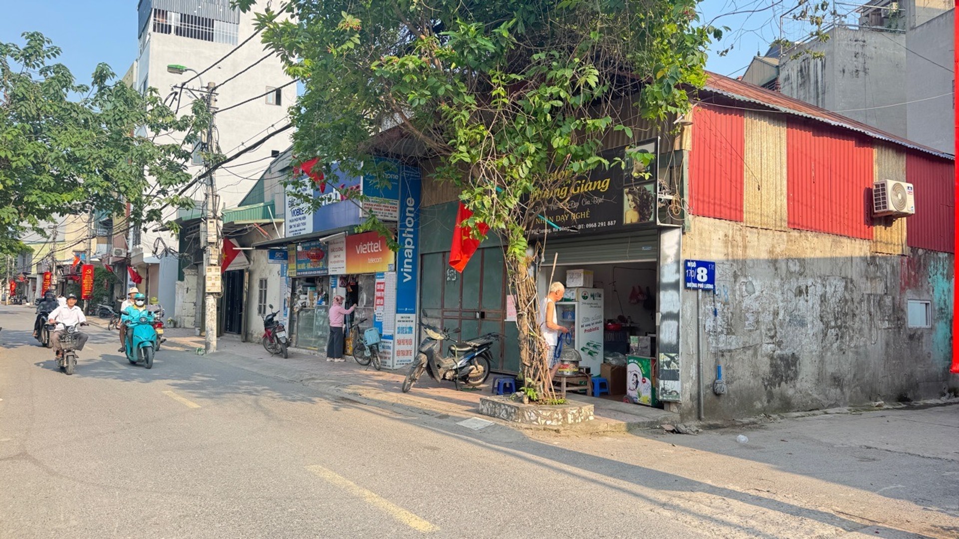 Nhà xinh 3 tầng gần phố, ngõ thông, giá cực tốt!
