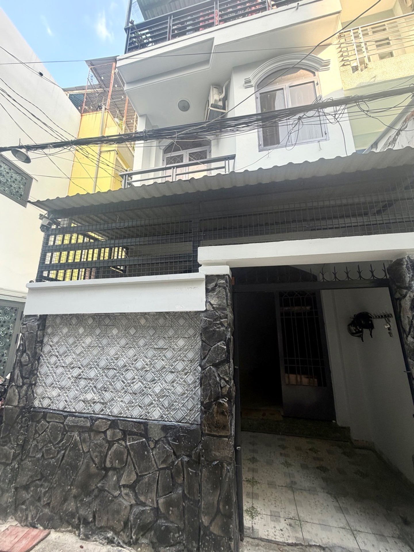 Nhà 3 tầng mới, 7 phòng ngủ tại Tân Bình, giá 8.3 tỷ