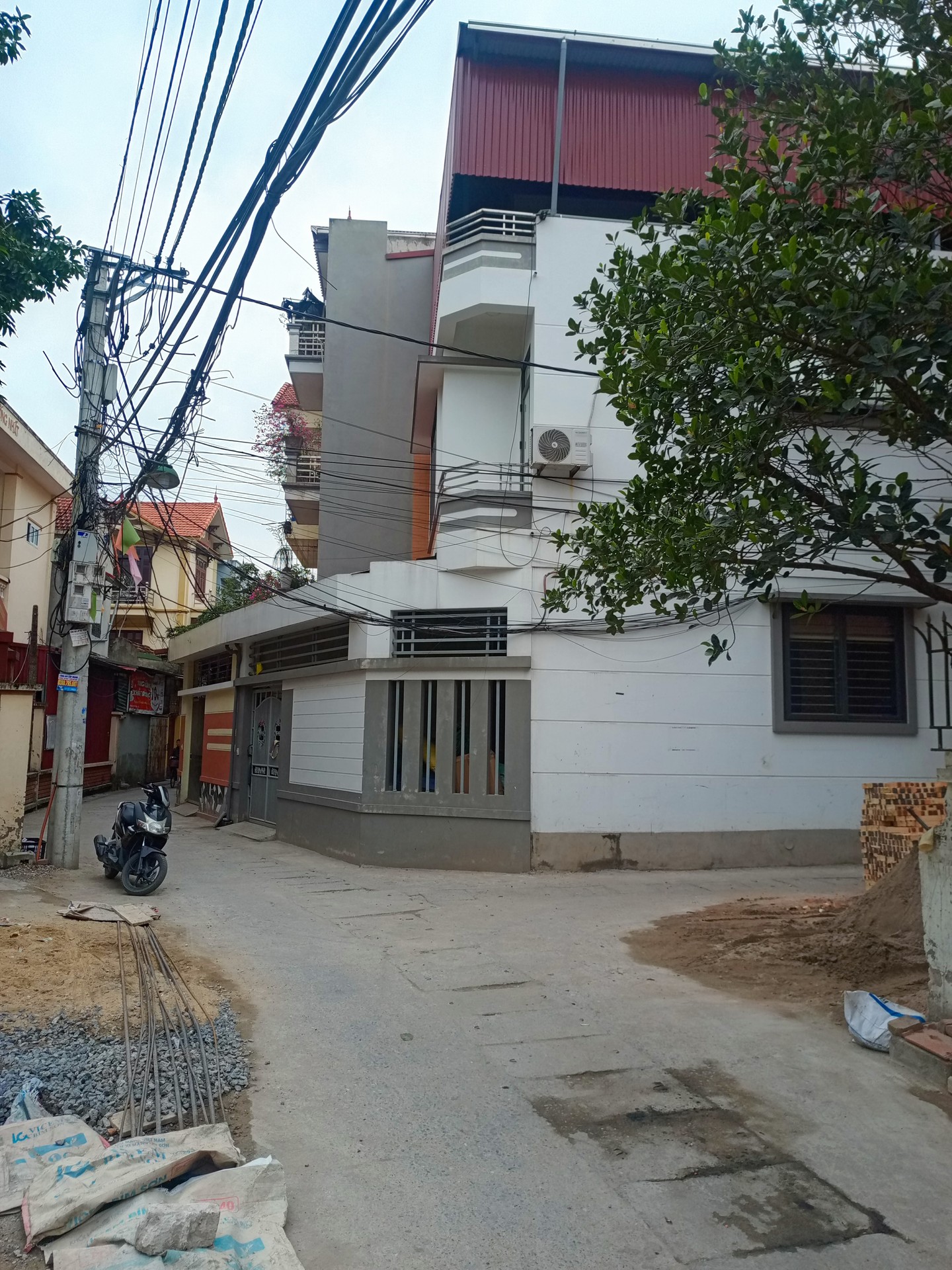 Nhà lô góc 3 mặt thoáng, hiếm có giá siêu hợp lý tại Hà Đông