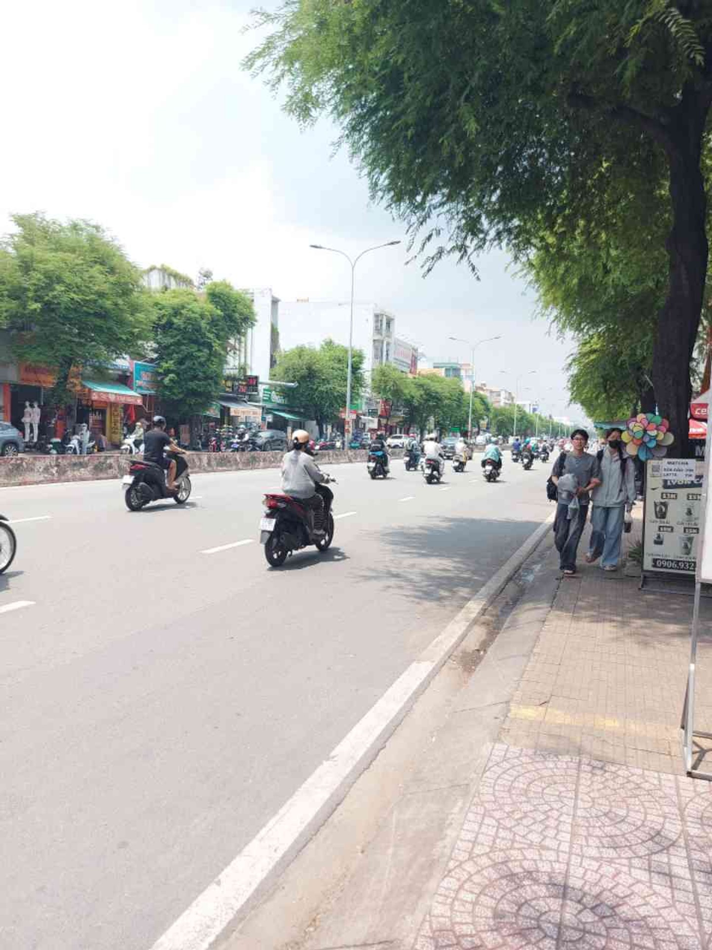 Kế bên chuỗi Ngân Hàng, Nha khoa, TTTM, Trường Đại học công nghệ thực phẩm, kế bên AEON Tân Phú..