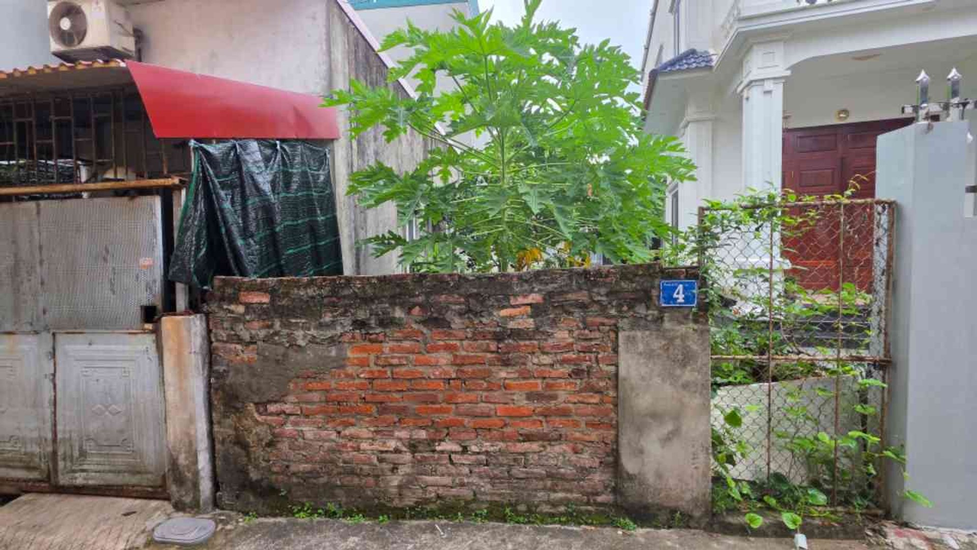 Đất đẹp cạnh hồ, vị trí vàng giữa 2 khu Vin, diện tích 42m2