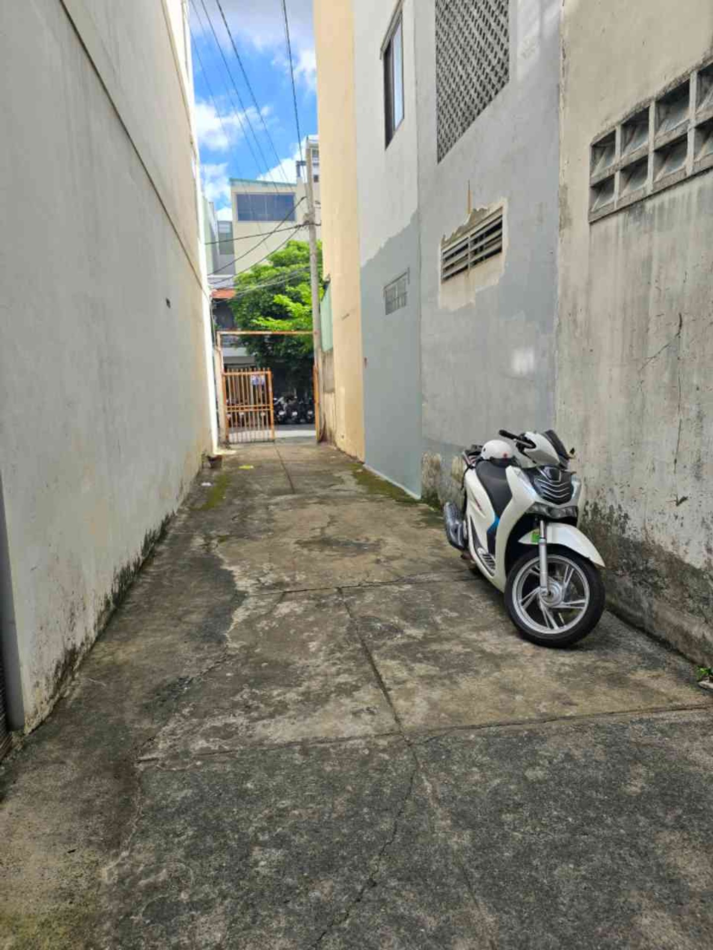 🏡 Kế bên 85.5C Nguyễn Thế Truyện | 82m²
🚗 4,5×18m – nhà 1 trệt 1 lửng, 2PN, hẻm xe hơi sát mặt ti