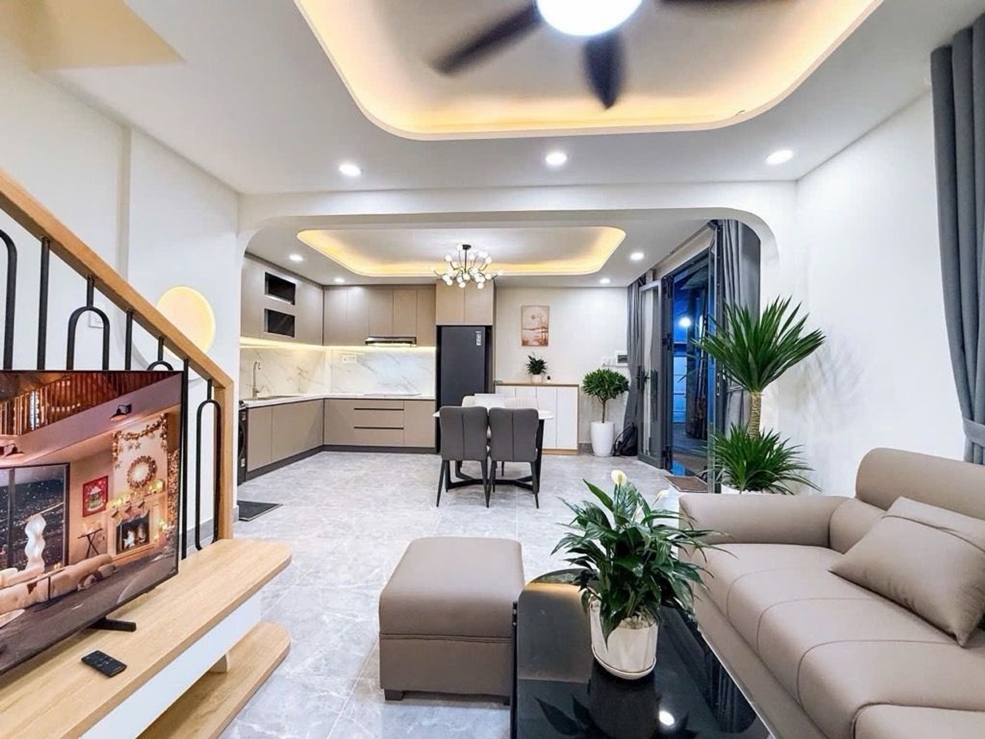 Nhà riêng 3 tầng rộng rãi tại Phú Nhuận, gần quận 1