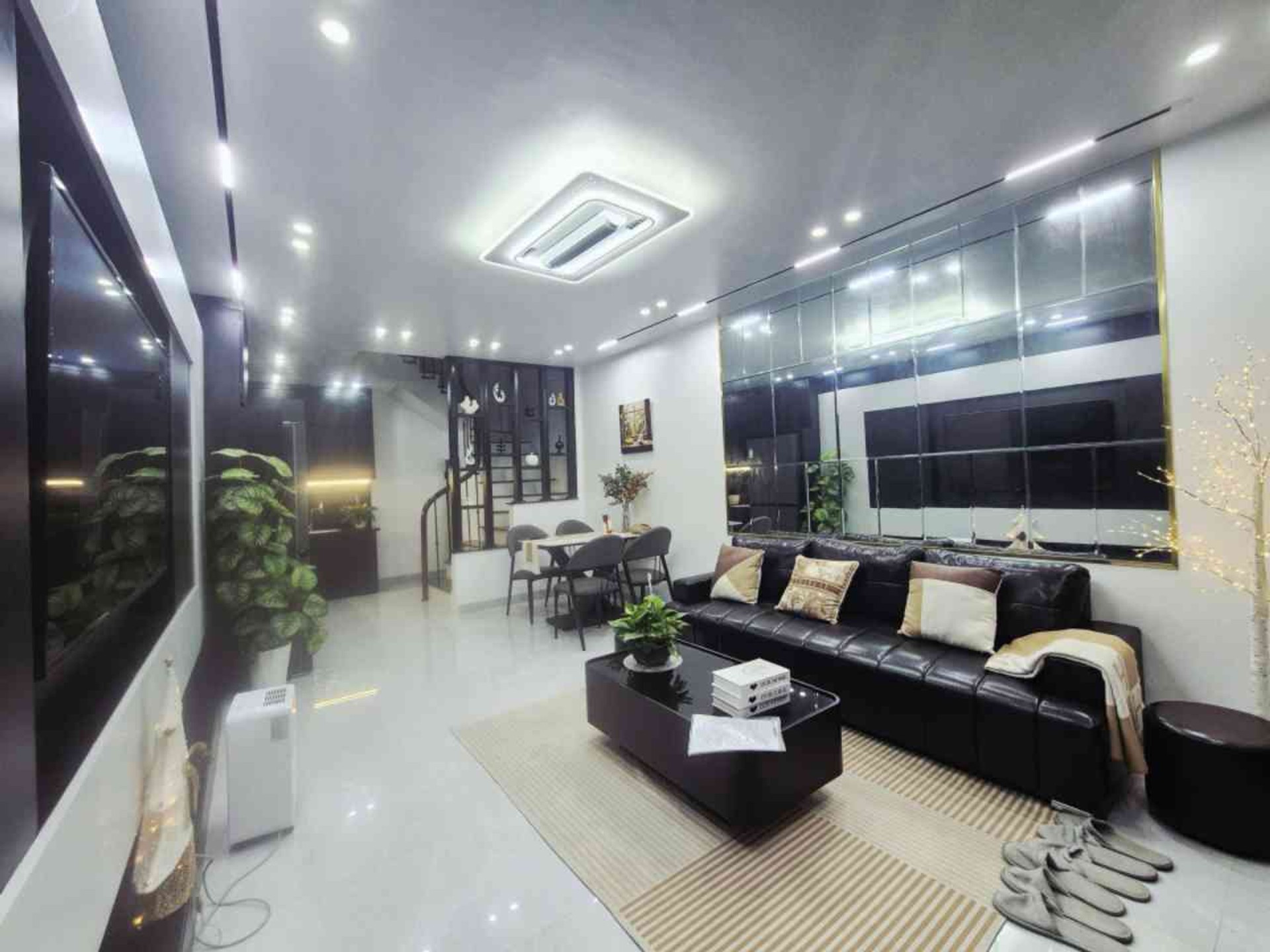 Bán nhà Nguyễn Trãi, nhà đẹp, ngõ rộng thoáng, hàng xóm Royal City, Khu ĐT Cao Xả Lá