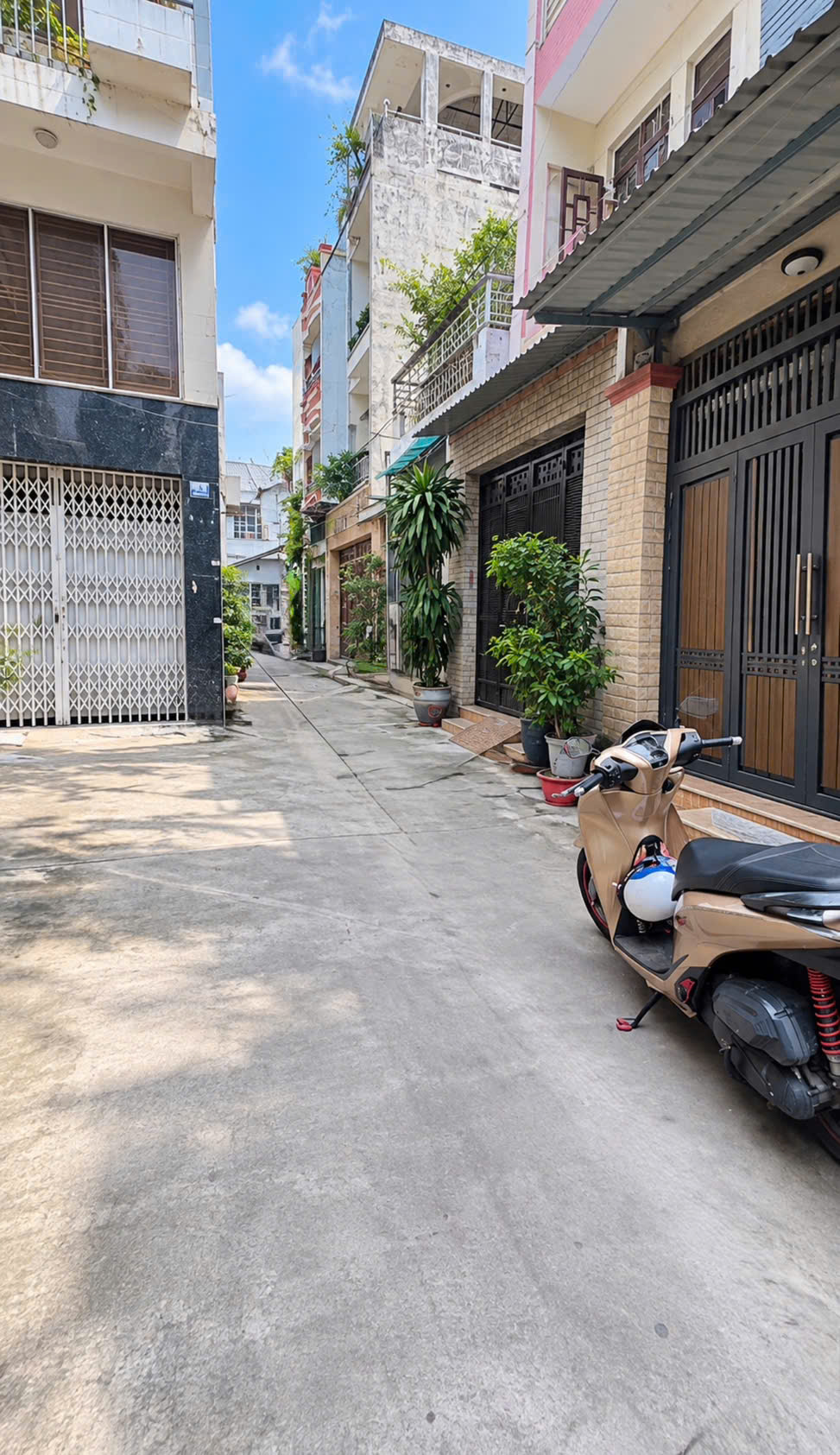 LẠC LONG QUÂN Q11 – HXH – 54M² – 3 TẦNG BTCT – GẦN ĐẦM SEN