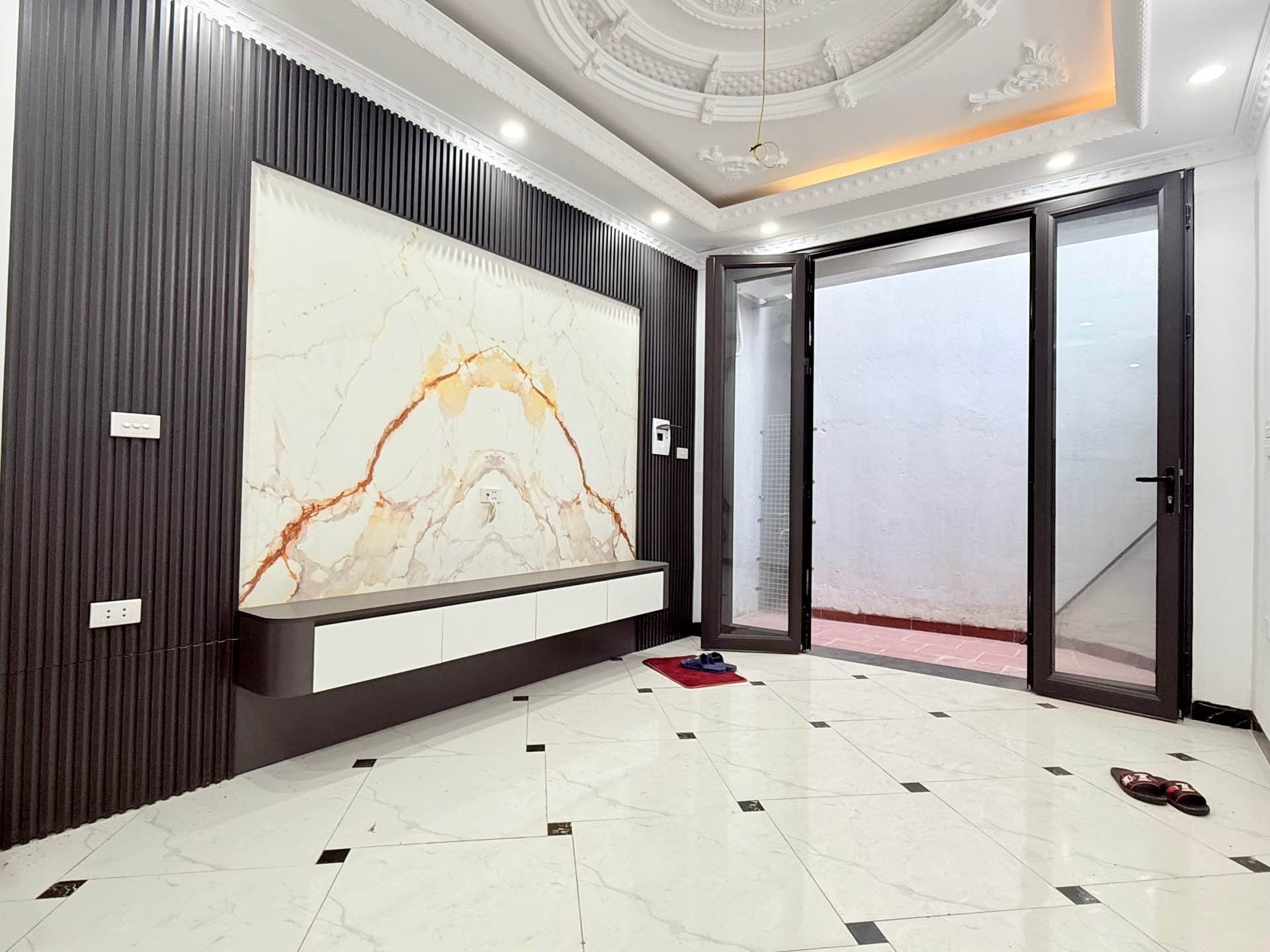 Nhà 5 tầng mới tinh, giá cực hấp dẫn tại Vĩnh Quỳnh hiếm có khó tìm