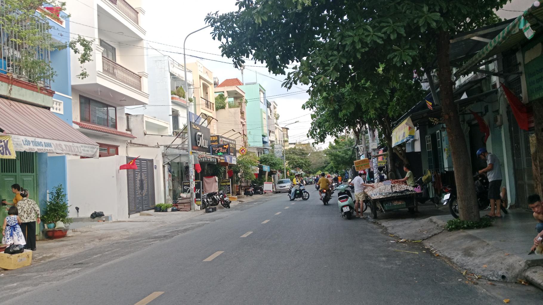 Bán nhà mặt phố 2 tầng diện tích 74.6m2 tại Tân Phú