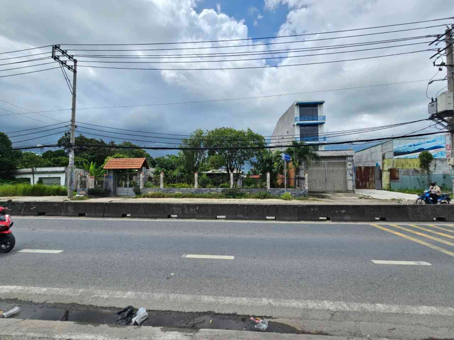 Nhà xưởng 1000m full thổ, mặt tiền Nguyễn Văn Bứa, Hóc Môn