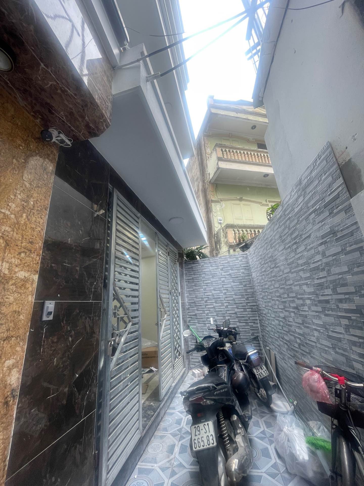 Nhà đẹp thang máy, 2 thoáng, vị trí vàng Ngọc Thụy giá tốt hiếm có