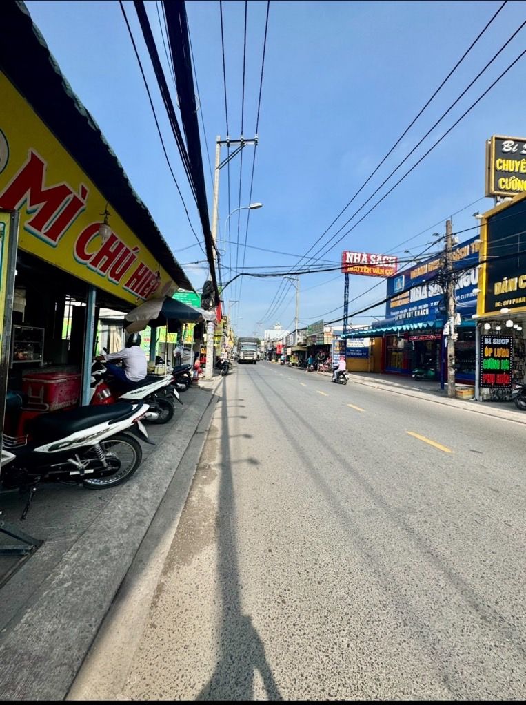 Nhà mặt phố Phan Văn Hớn,diện tích 158m2, 2 tầng, Bà Điểm