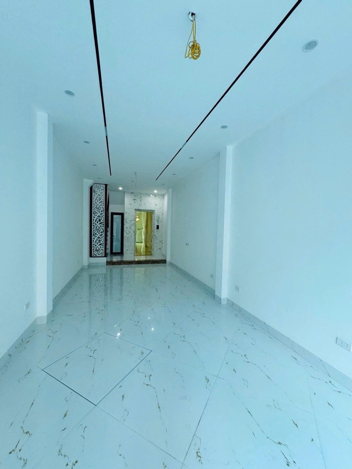 Cơ hội hiếm có: Nhà 6 tầng thang máy tại Kim Giang, kinh doanh đỉnh, ô tô qua nhà