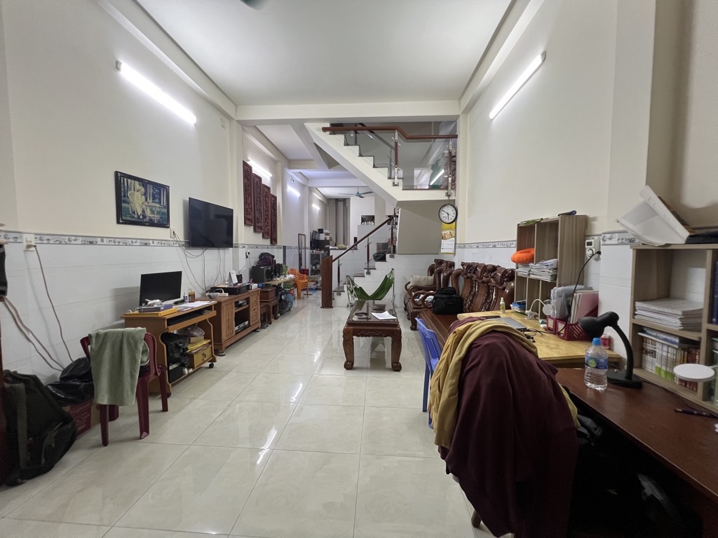 Nhà 4 tầng 85m2 gần trung tâm Quận Tân Phú giá 11.6 tỷ thương lượng