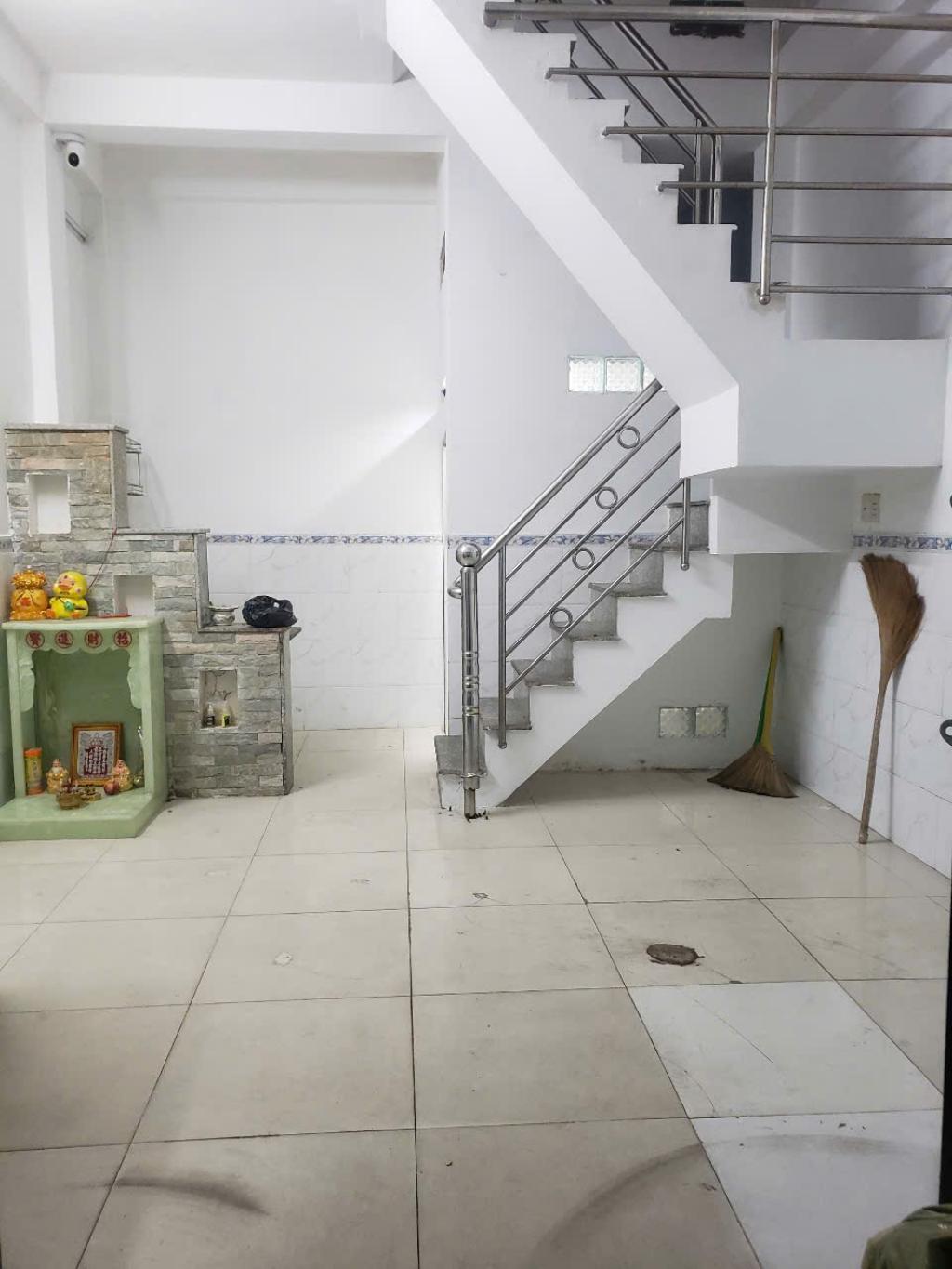 Nhà 3 lầu 2 phòng ngủ gần chợ Tân Phú, diện tích 21m2
