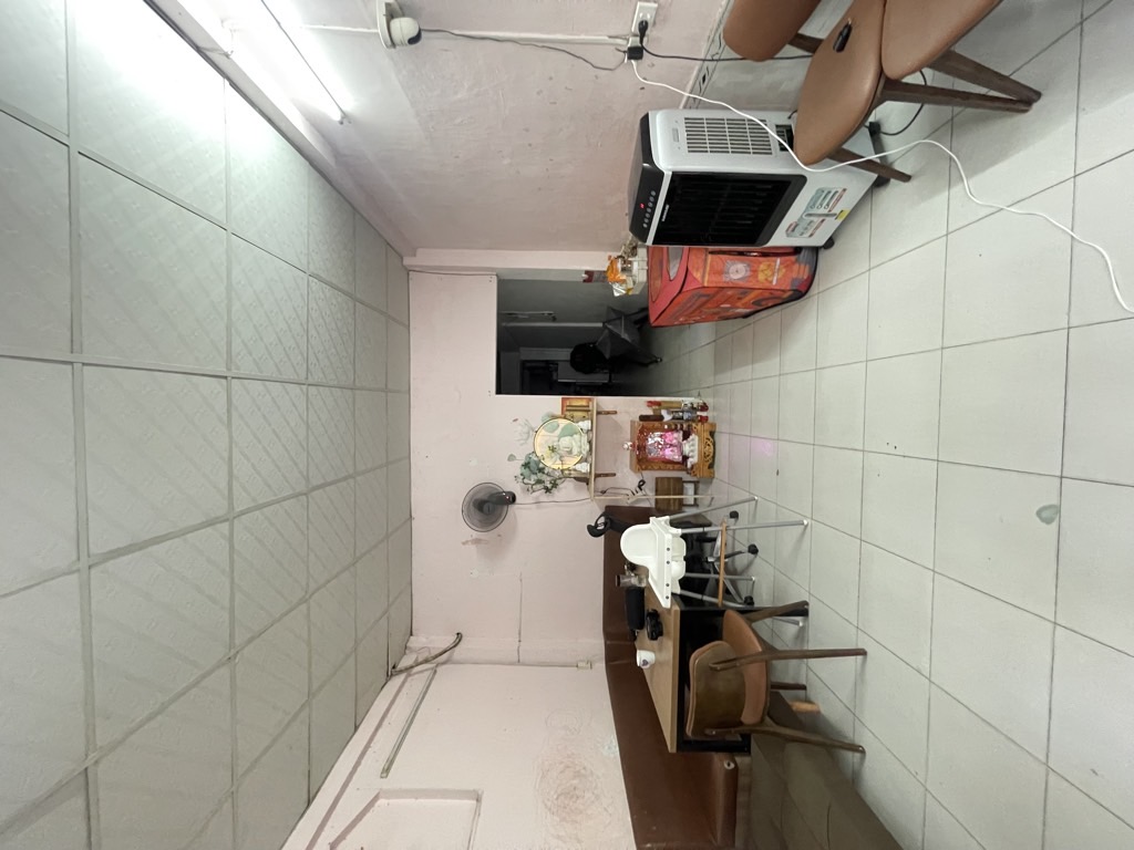 Bán nhà mặt phố 1 tầng, diện tích 83m2 tại Tân Phú