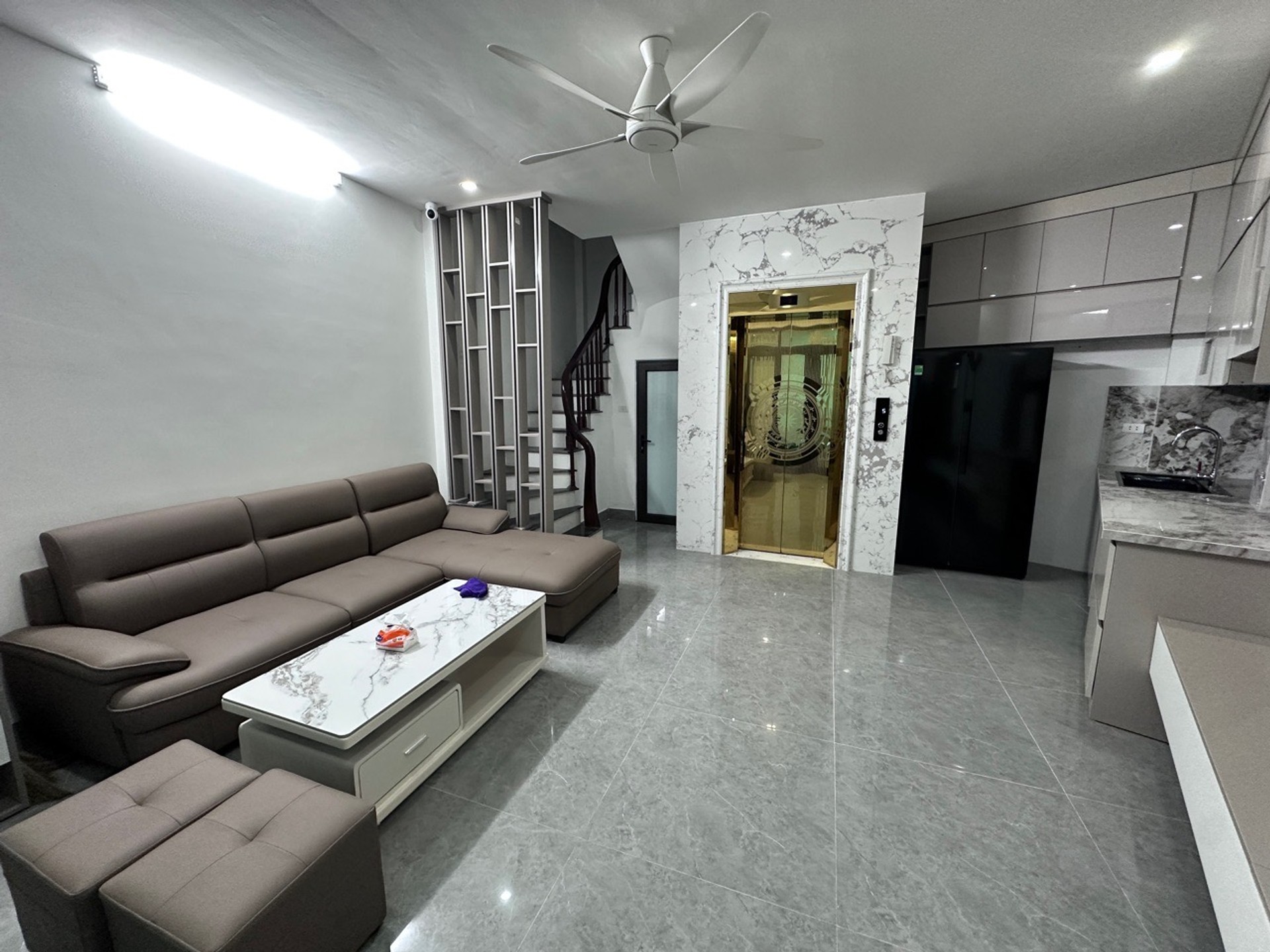 Bán nhà riêngTrần Khát Chân, Hai Bà Trưng, diện tích 41m²x5T, đầy đủ nội thất, có thang máy