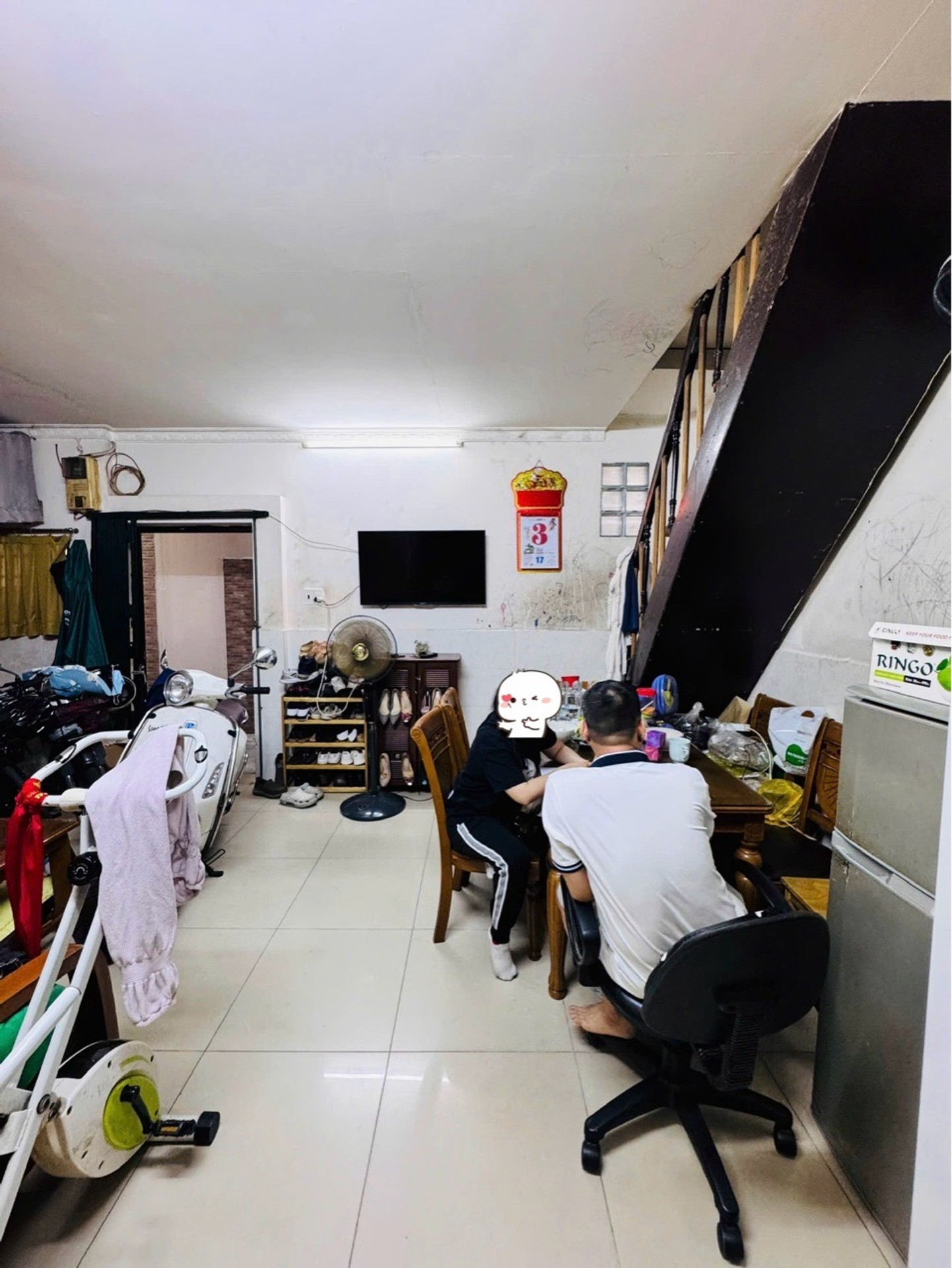 Nhà nằm trong trung tâm quận, không gian thoáng tiện trồng cây xanh.