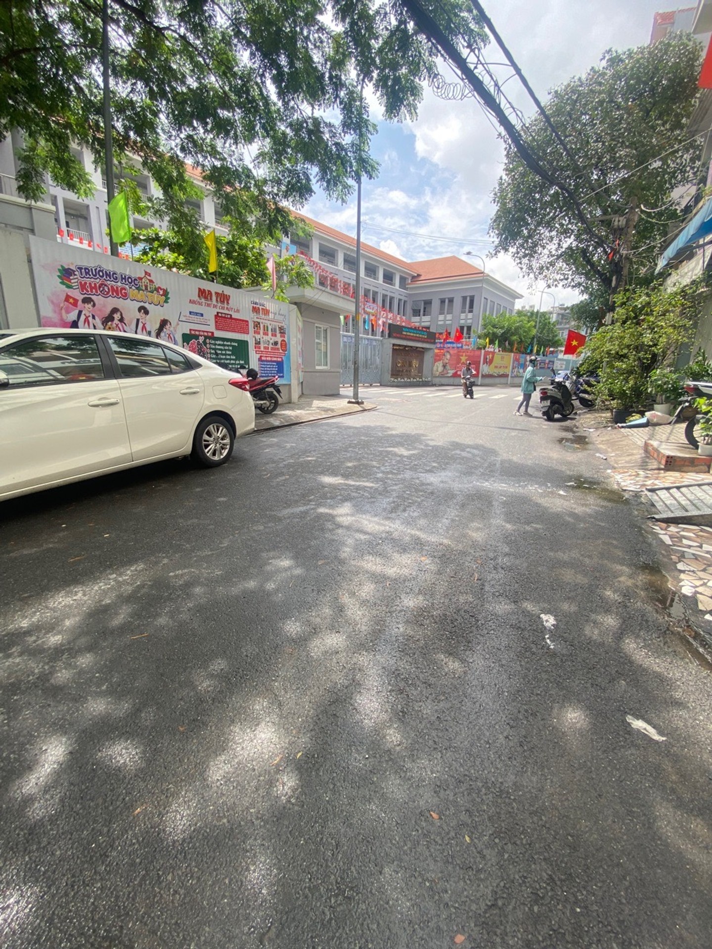 Tòa nhà văn phòng kết hợp căn hộ dịch vụ 5 tầng sang trọng tại khu vực Hoa Sữa, Quận Phú Nhuận