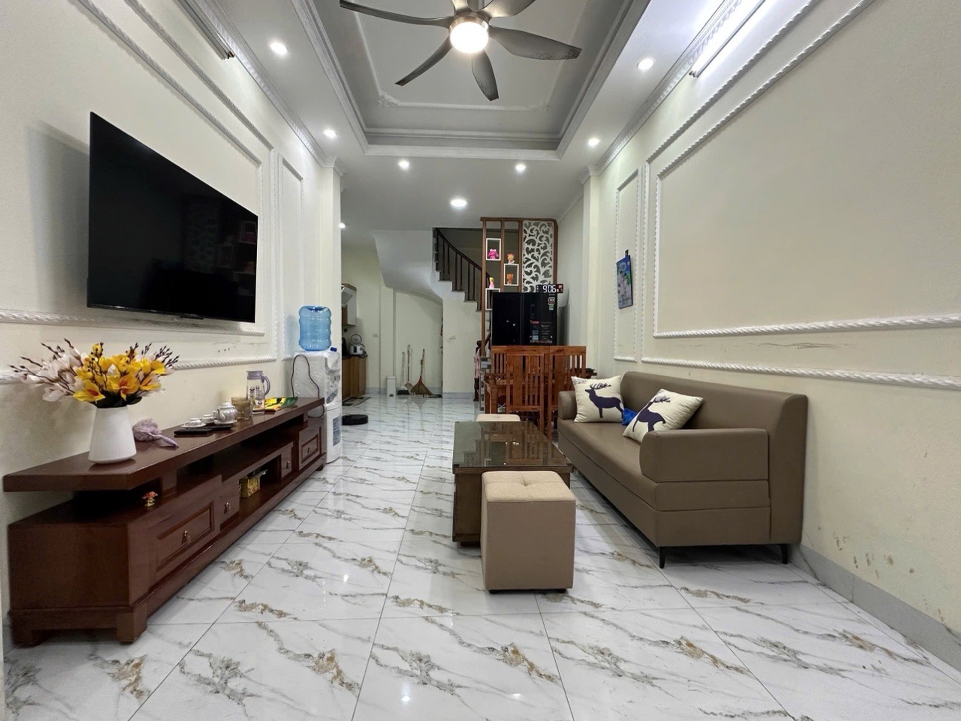 Nhà 5 tầng hiện đại gần Ga Hà Nội, ngõ rộng ô tô vào tận nơi