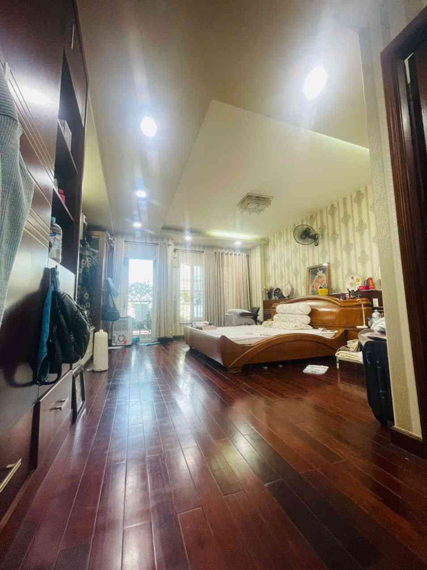 NHÀ 6 TẦNG KIẾN TRÚC KIÊN CỐ– THANG MÁY XỊN – GARA 2 Ô TÔ – NỘI THẤT NHẬP CHẤT LƯỢNG CAO