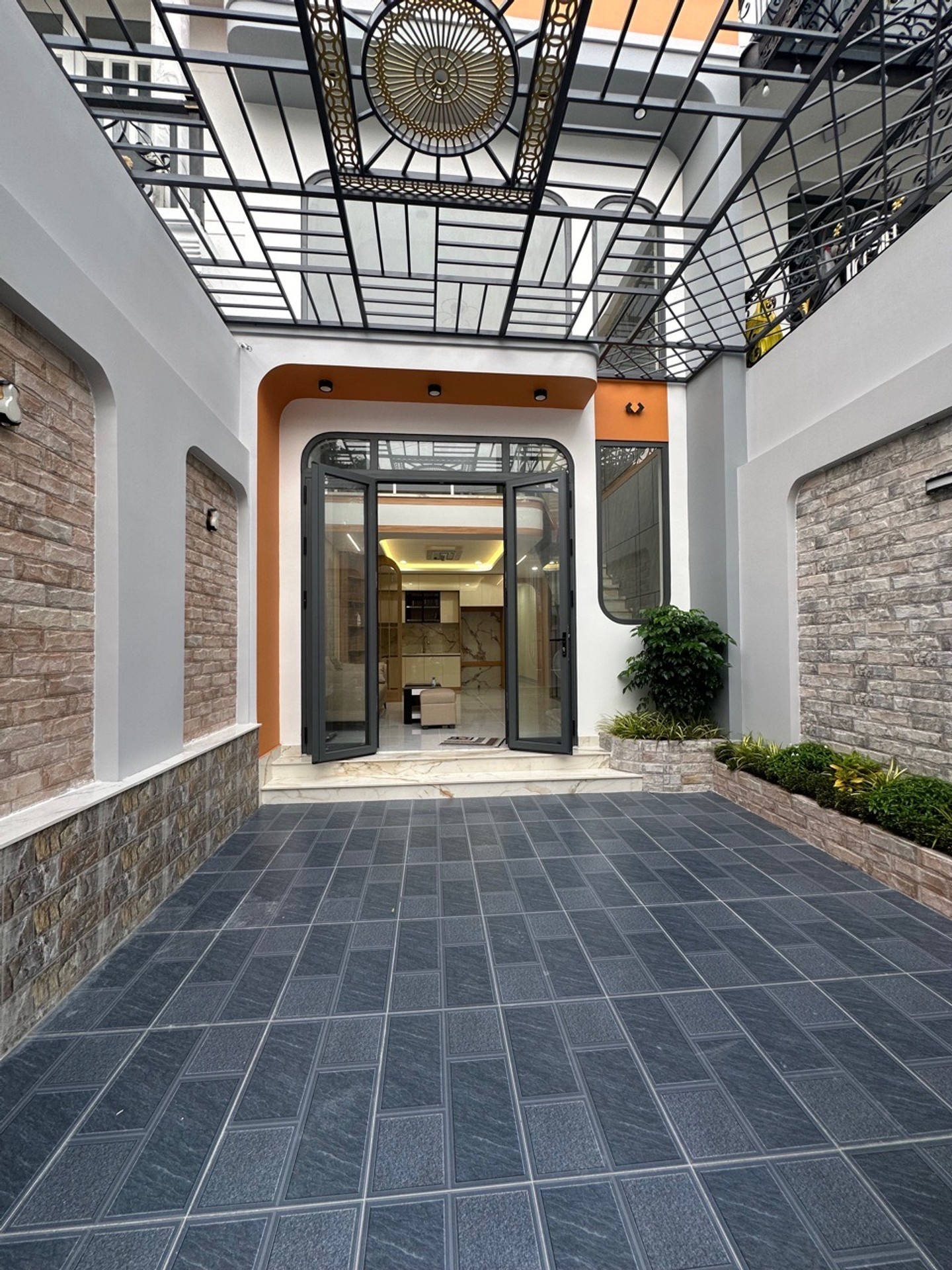 Bán nhà mặt phố 2 tầng 3PN diện tích 53m² hướng Đông Nam