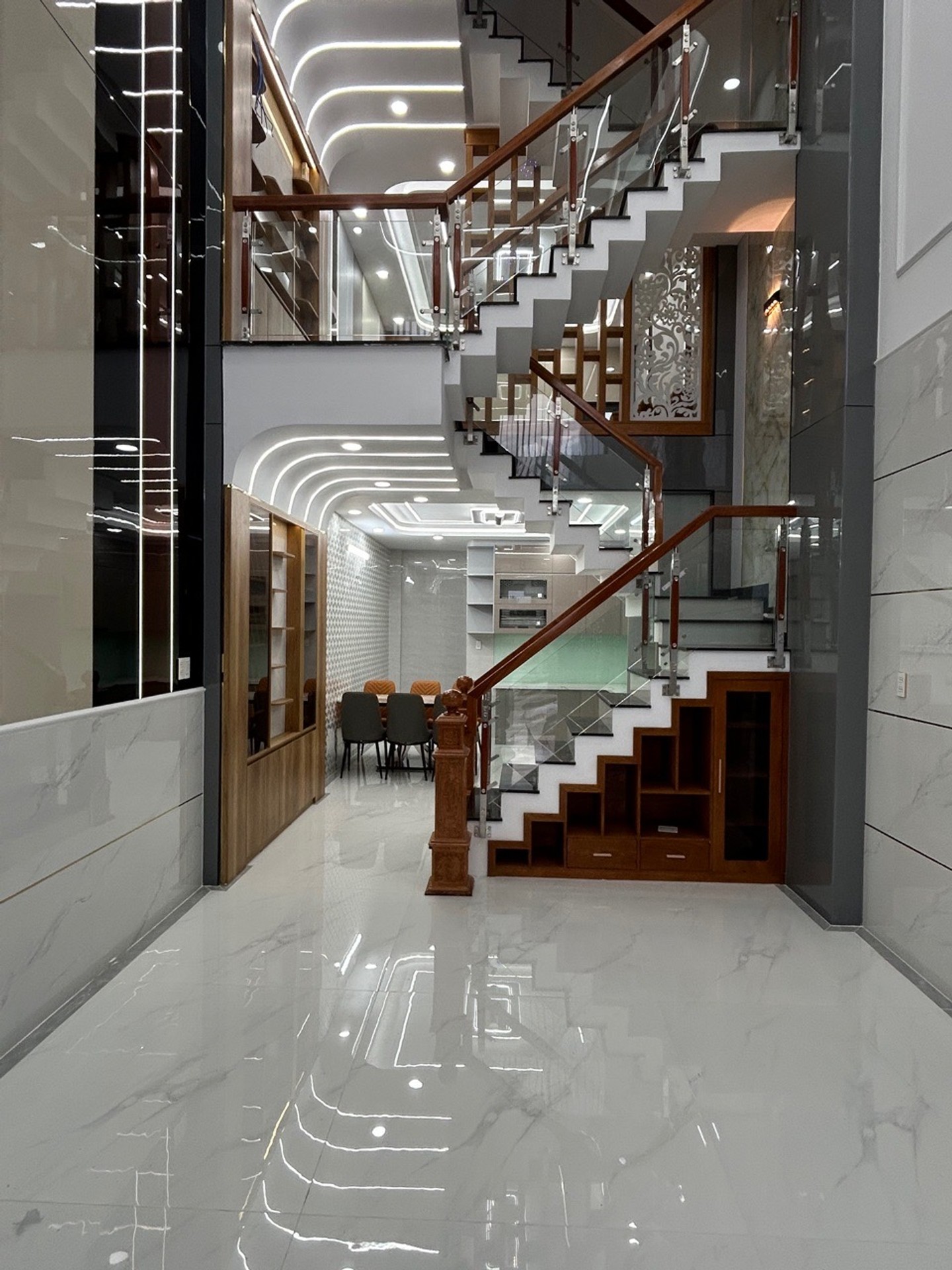 Bán nhà 5 tầng diện tích 50m2 tại quận Bình Tân, giá 6.7 tỷ đồng