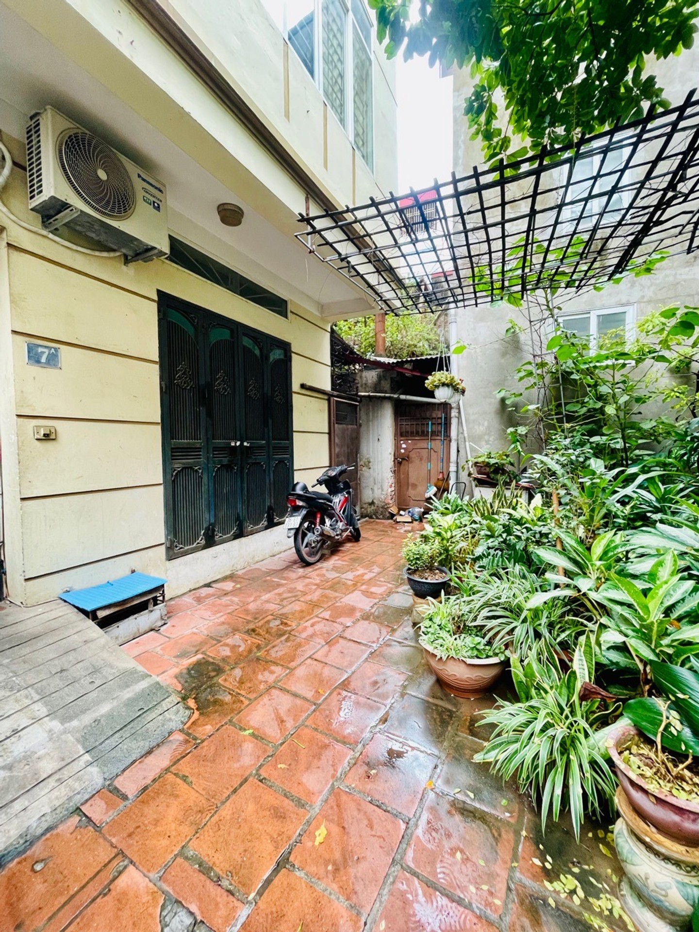 Nhà riêng 2 tầng diện tích 92m², vị trí hai mặt tiền tại Quan Hoa