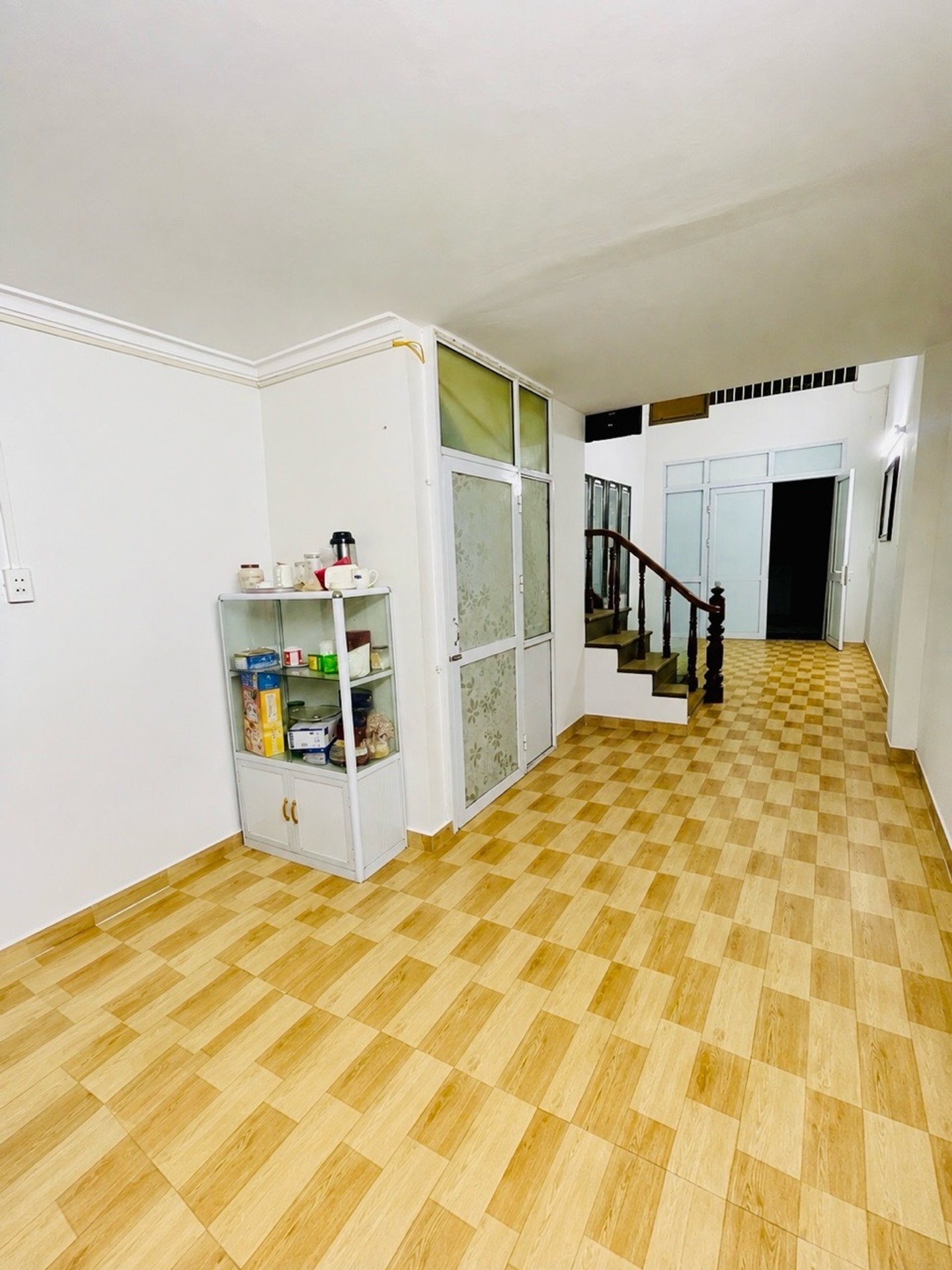 Bán nhà riêng 4 tầng phố Giáp Bát, Hoàng Mai, HN 32m2