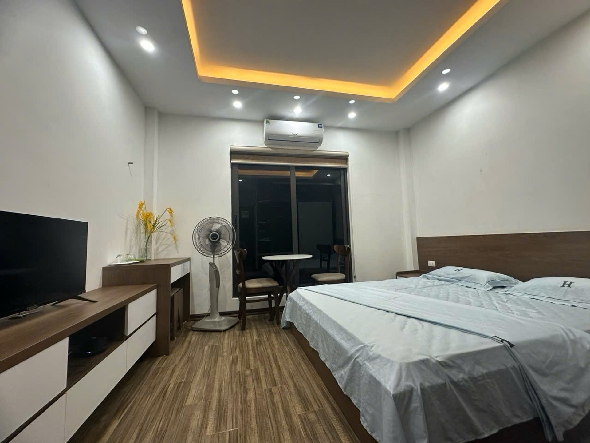 Bán nhà 7 tầng có thang máy, ô tô vào nhà, giá chỉ 18,9 tỷ