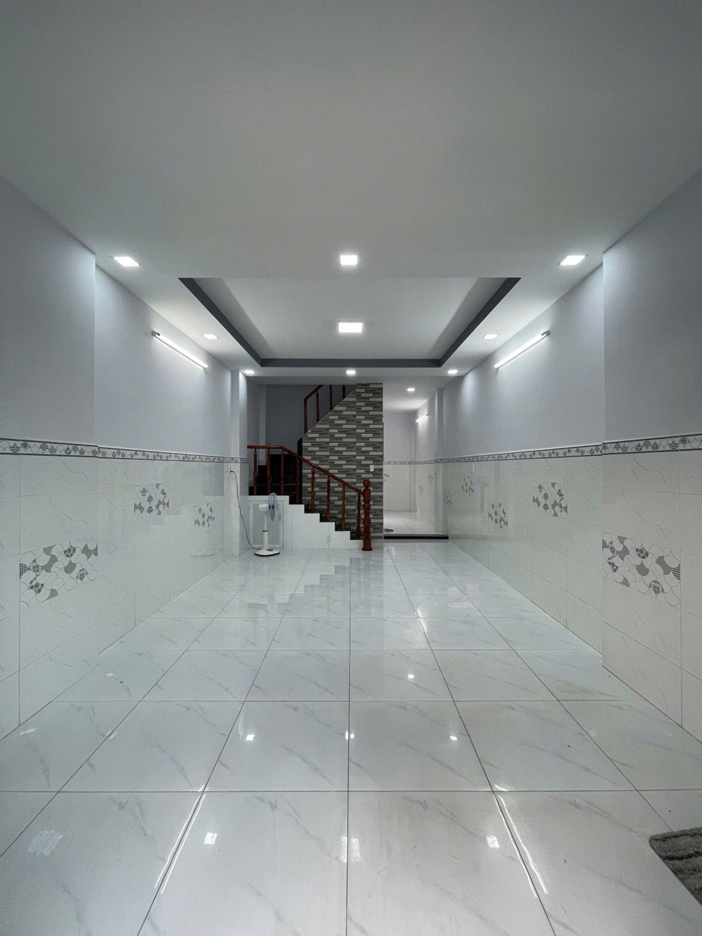 Nhà nhỉnh 3t, 42m2, hxh, ngã tư Bốn Xã