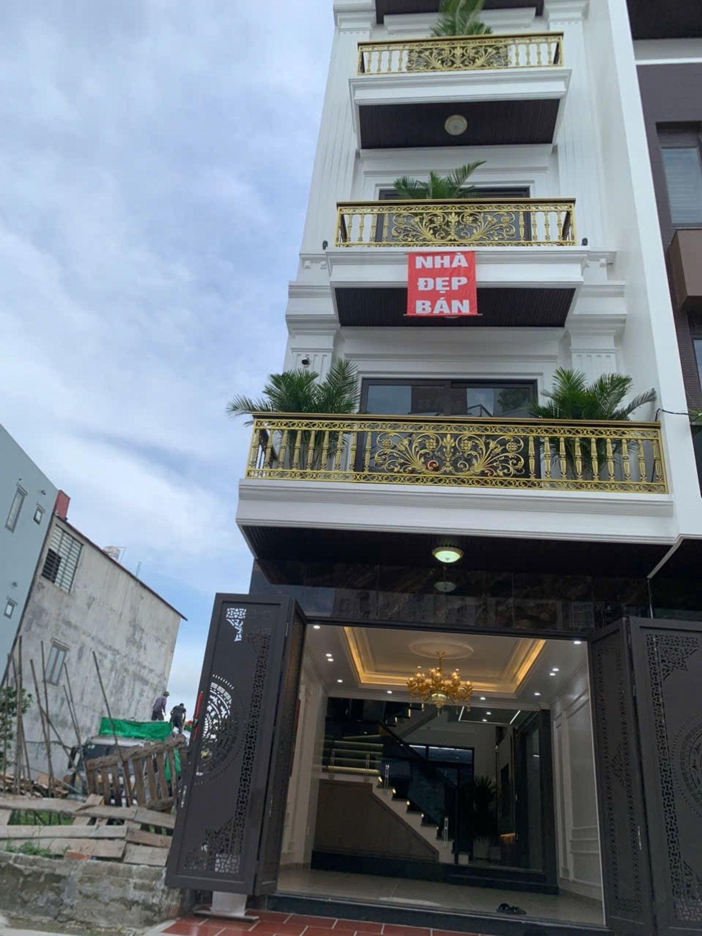 Cơ hội hiếm có tại Nam Sơn - Nhà 4 tầng đẹp với gara ô tô giá tốt