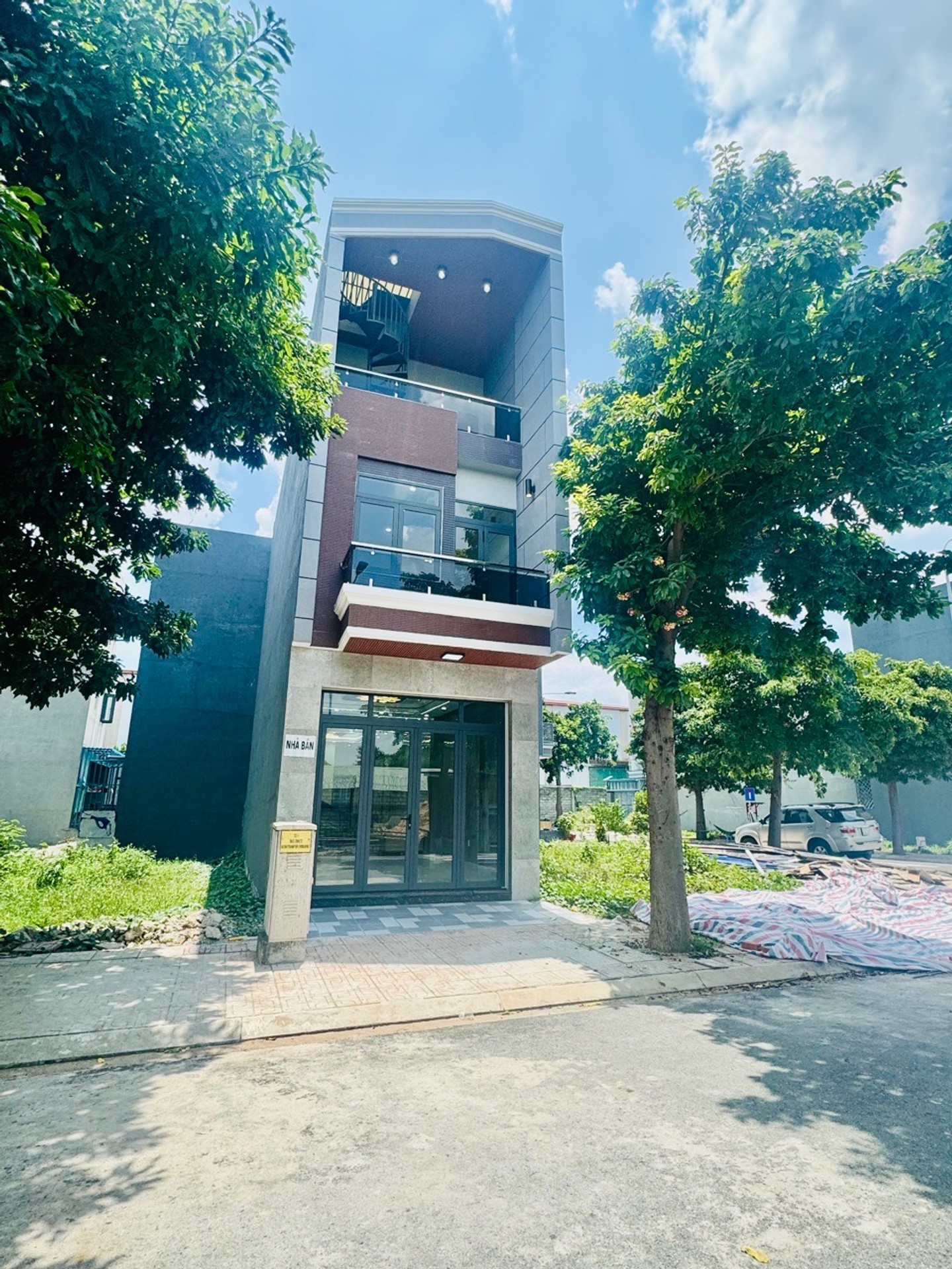 Nhà mới đẹp, full nội thất cao cấp khu Lê Phong