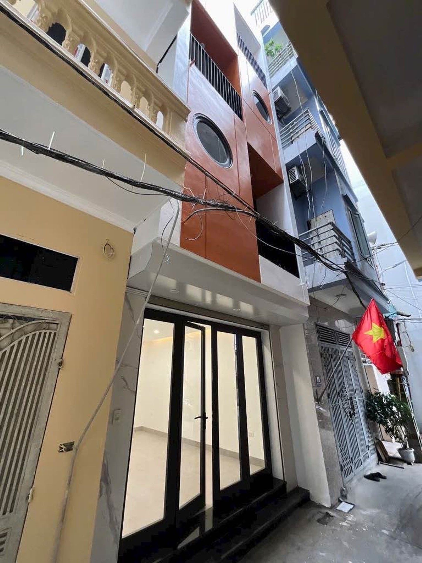 Cơ hội vàng sở hữu nhà 4 tầng hiện đại tại Vĩnh Quỳnh, gần chợ và ô tô tránh