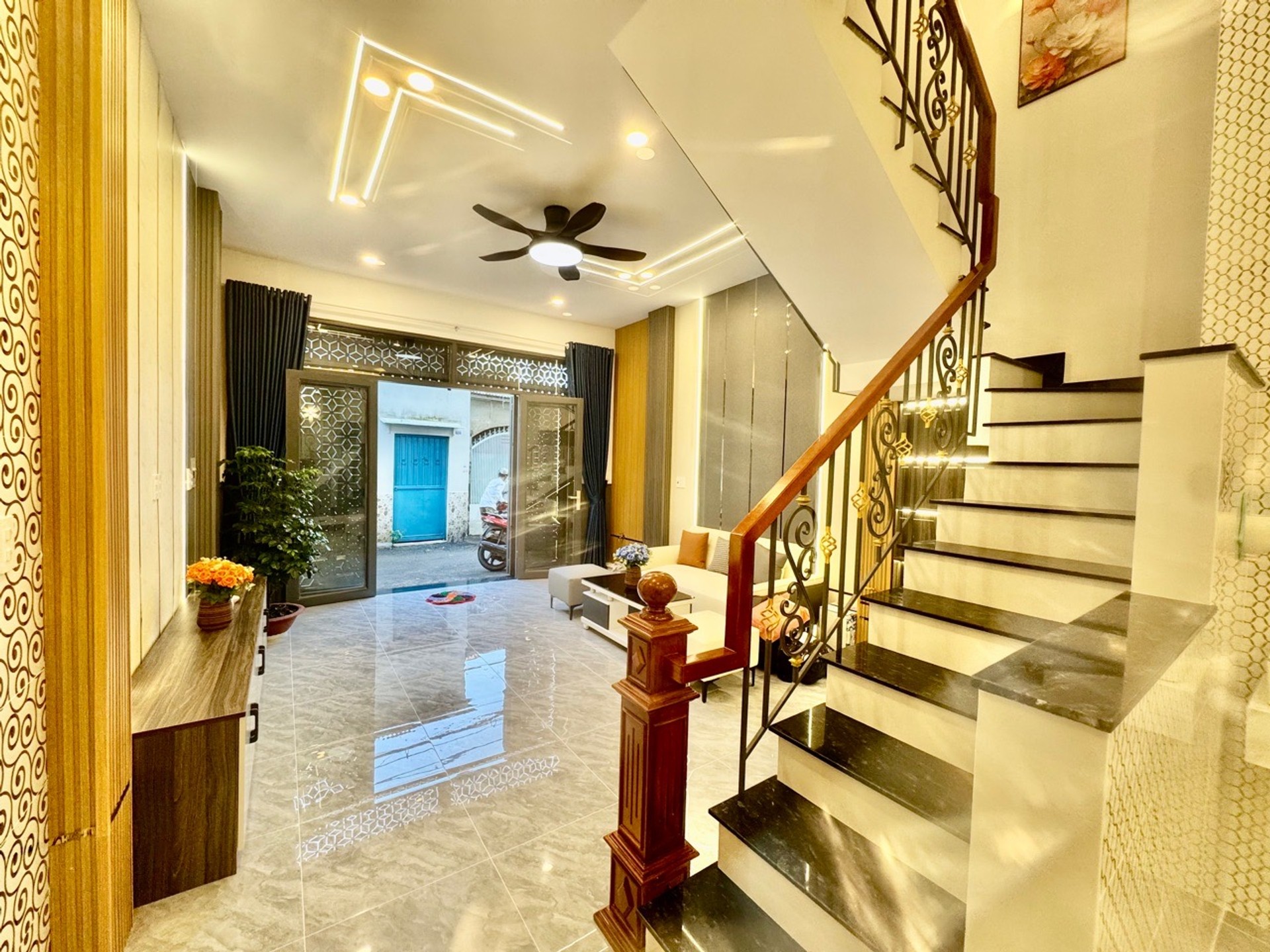 Nhà hẻm xe hơi, rộng rãi, nội thất đẹp, vào ở ngay tại Gò Vấp