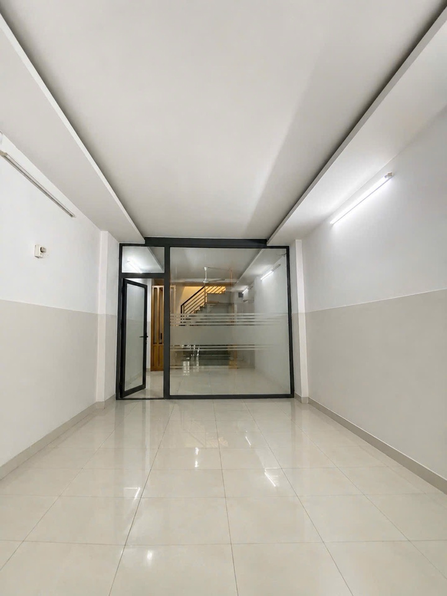 Nhà mặt tiền rộng 4.1m đường Liên khu 8-9. Cơ hội kinh doanh đắc địa tại Bình Hưng Hòa A, Bình Tân