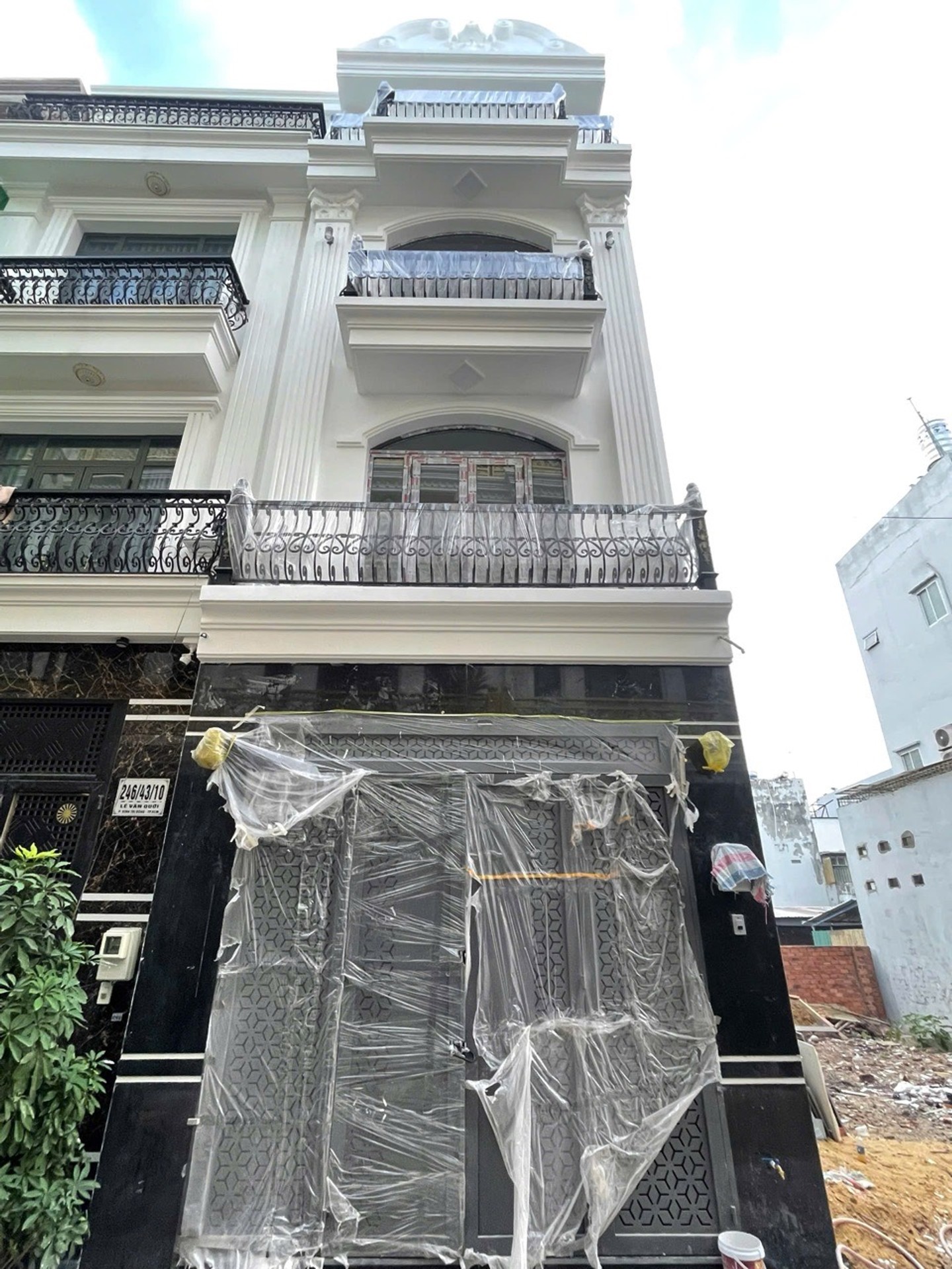 Cơ hội hiếm có sở hữu nhà 4 tầng giá tốt tại khu vực sầm uất