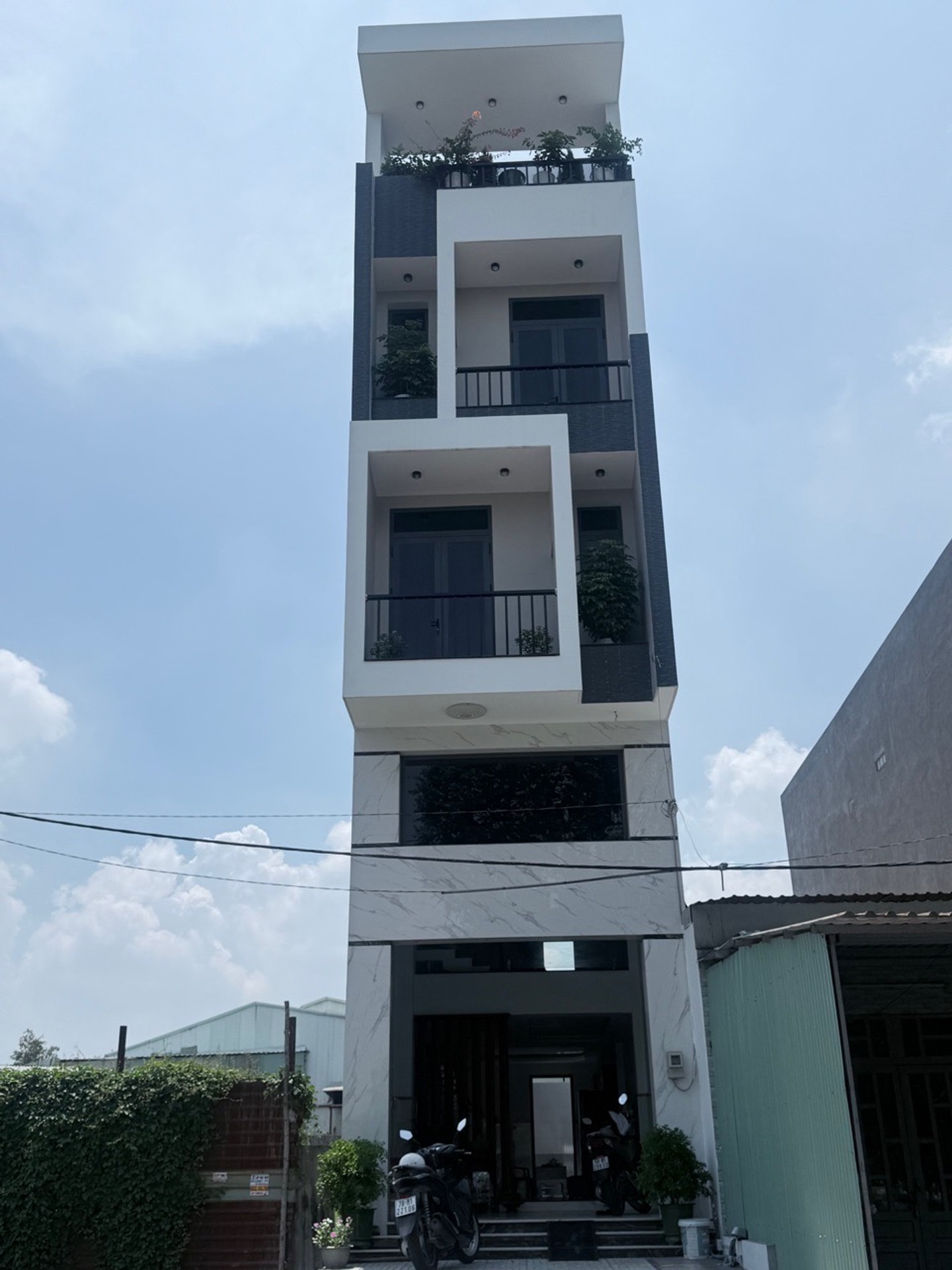 Nhà mặt tiền đường Tỉnh lộ 10, giá mềm mại nhất thời điểm hiện nay