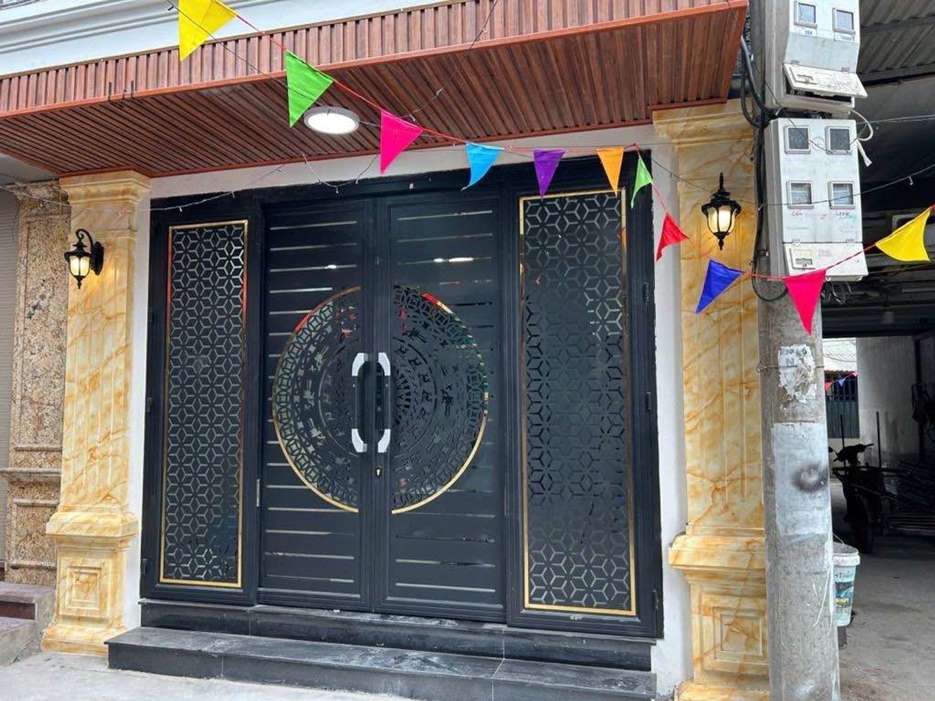 Nhà đẹp lô góc thang máy, sẵn ở ngõ ô tô Yên Lộ