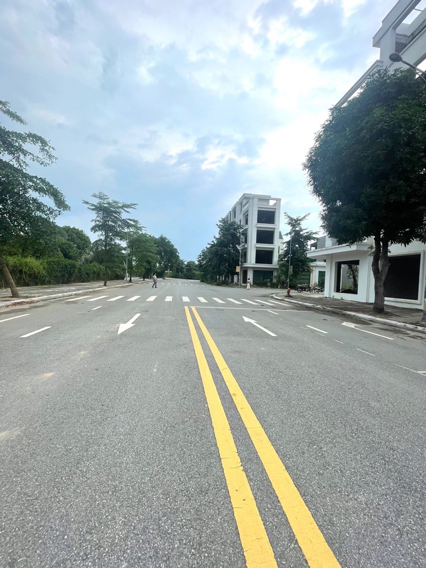 Nhà lô góc đẹp, 3 mặt thoáng kinh doanh sầm uất