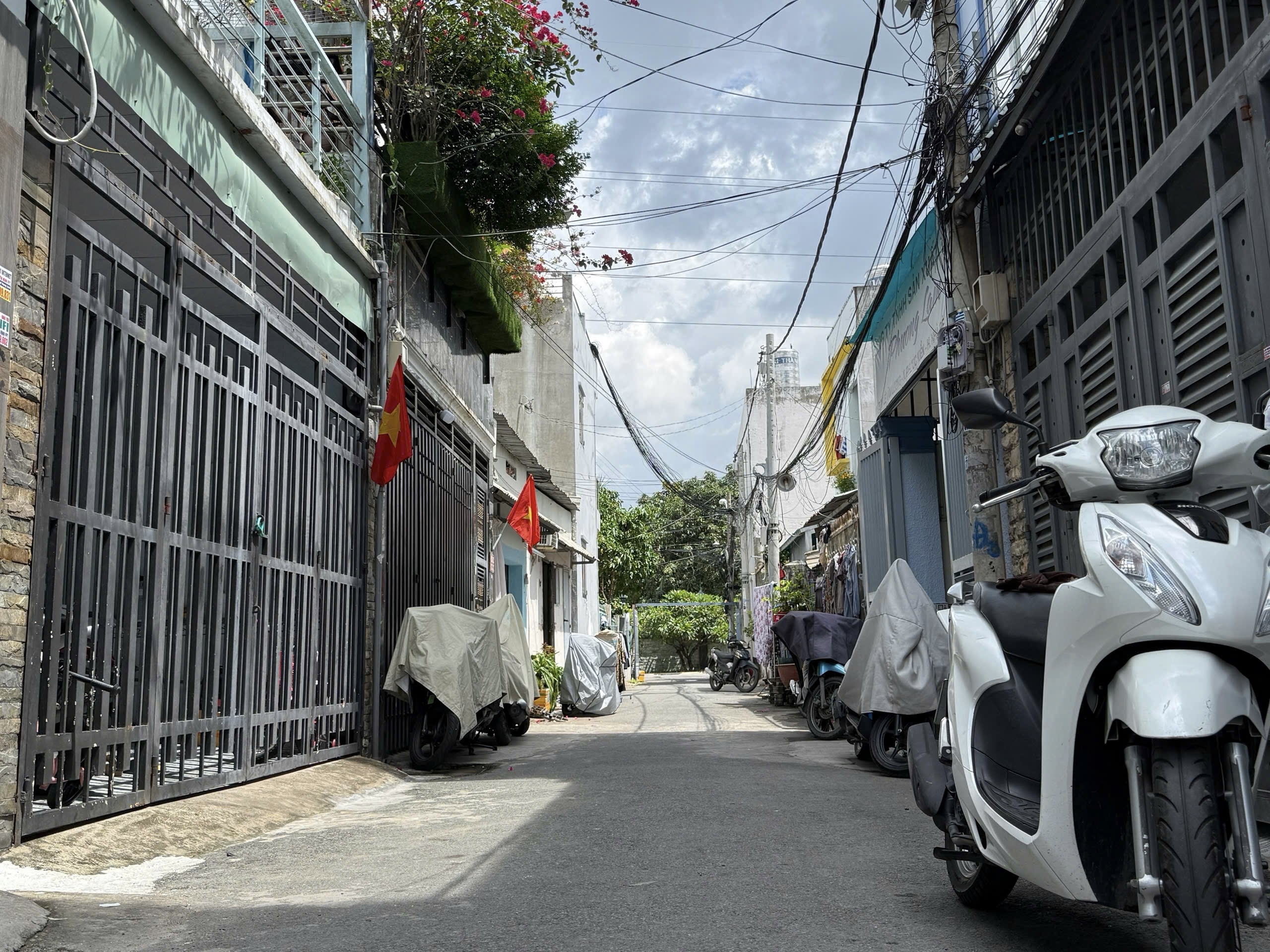 NHÀ KDC LẬP PHÚC – LÊ VĂN LƯƠNG – 68M² – 4PN – HẺM Ô TÔ – 5,5 Đ